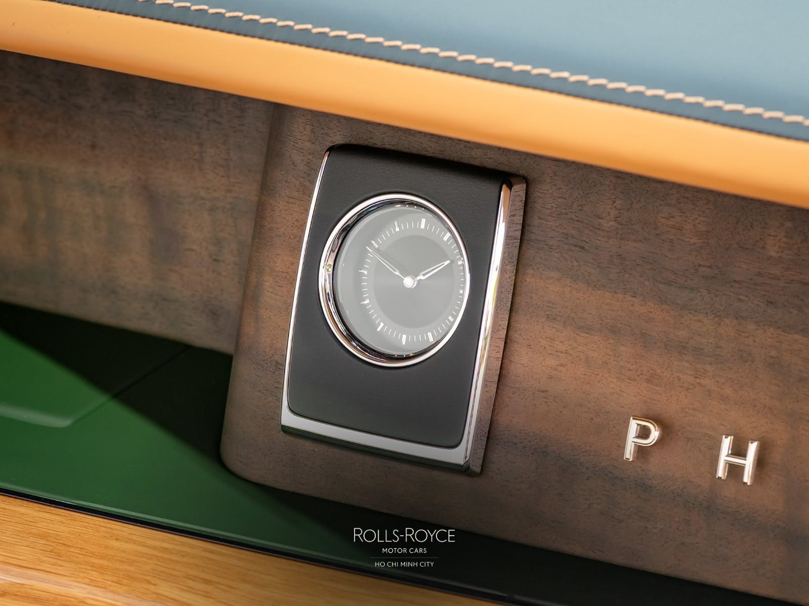 Rolls-Royce Phantom độc bản bán chính hãng tại Việt Nam: Giá gần 90 tỷ, nội thất ốp gỗ sồi toàn bộ, chỉ có duy nhất 1 đại gia may mắn mua được - Ảnh 13.