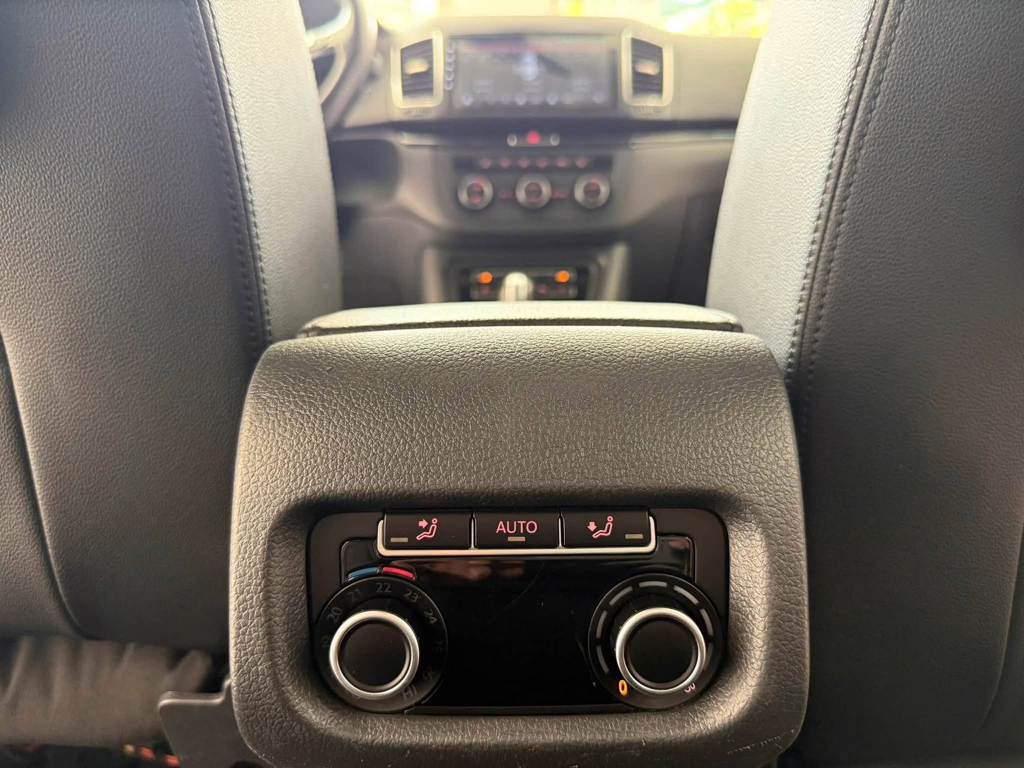 Volkswagen Sharan 10 năm tuổi b&aacute;n lại ngang gi&aacute; Honda City mới: D&agrave;i ngang Everest, cửa l&ugrave;a, c&oacute; ghế massage, cửa n&oacute;c to&agrave;n cảnh - Ảnh 15.