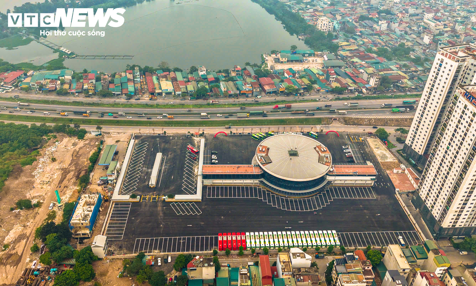 Bến xe Y&ecirc;n Sở hiện đại ở H&agrave; Nội ch&iacute;nh thức hoạt động với 120 tỷ đồng đầu tư - Ảnh 1.