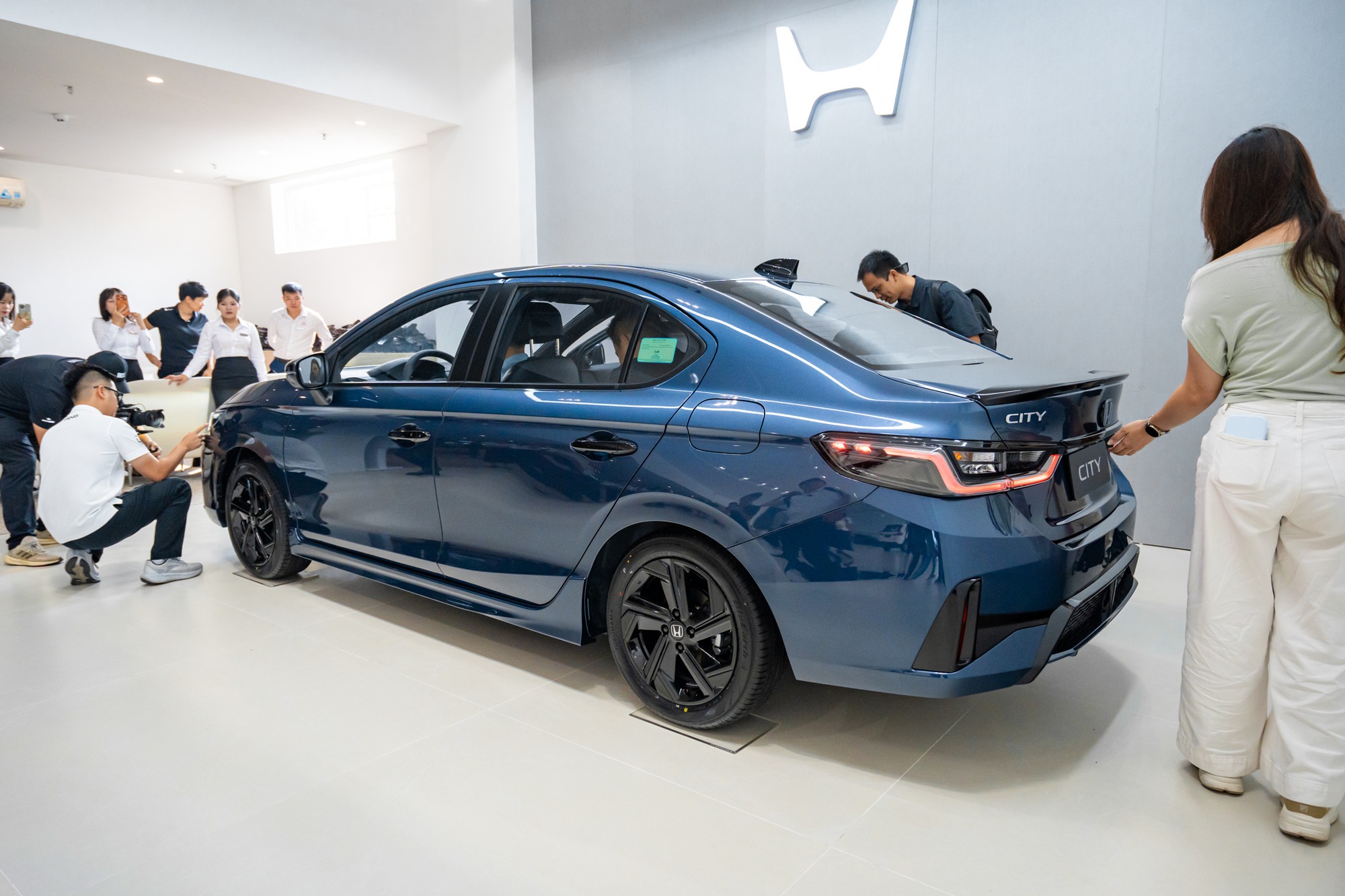 So s&aacute;nh Honda City 2026 bản L v&agrave; RS vừa mở b&aacute;n: Ch&ecirc;nh 30 triệu đồng, kh&aacute;c biệt ở đ&acirc;u khi động cơ v&agrave; c&ocirc;ng nghệ an to&agrave;n gần như giống nhau? - Ảnh 2.