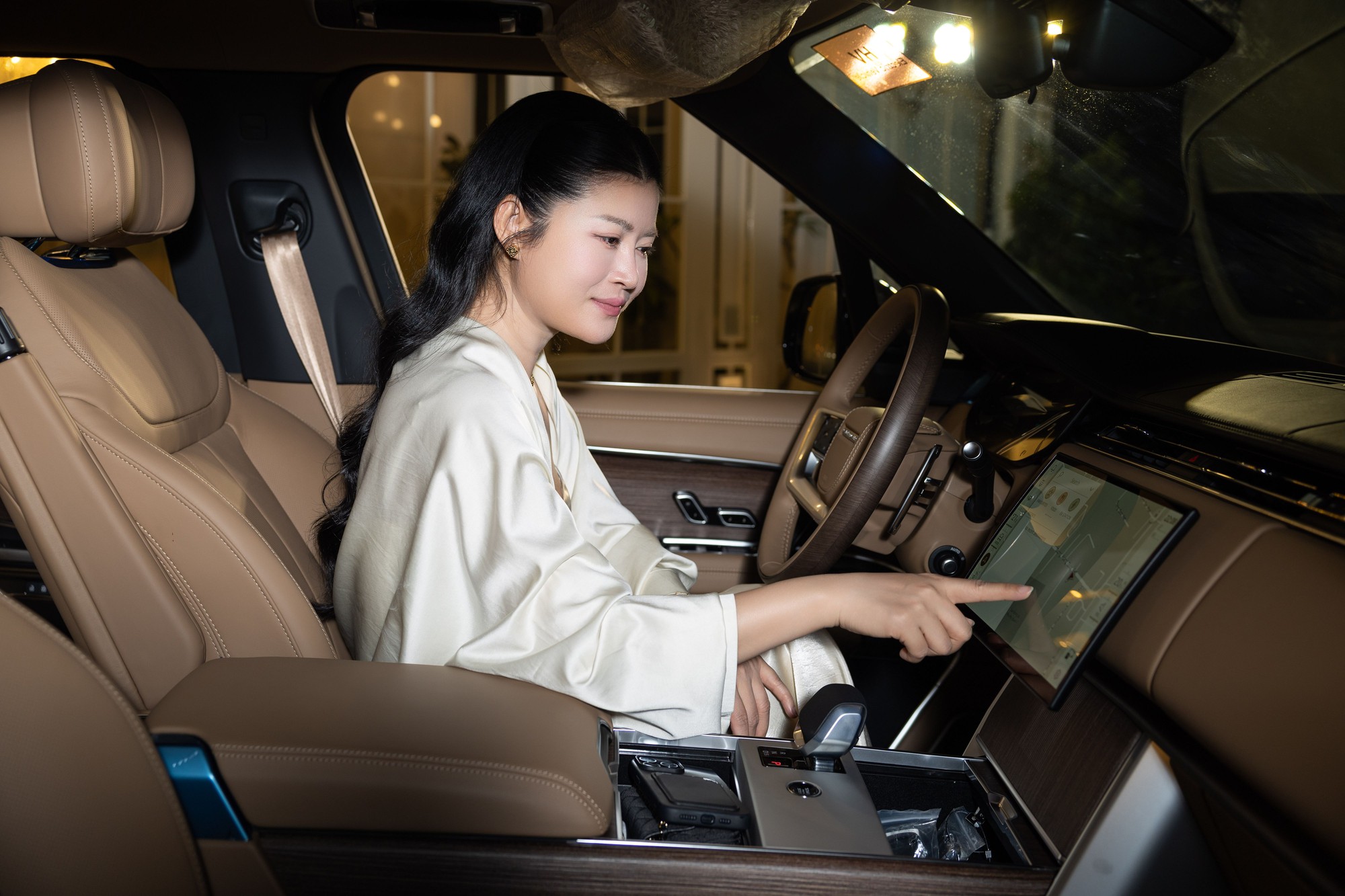 T&ocirc;i dự tiệc ri&ecirc;ng của Range Rover: Kh&aacute;m ph&aacute; thế giới c&aacute; nh&acirc;n h&oacute;a bespoke, nghe chuyện chinh phục 7 đỉnh n&uacute;i v&agrave; ngồi lại đến khuya - Ảnh 5.