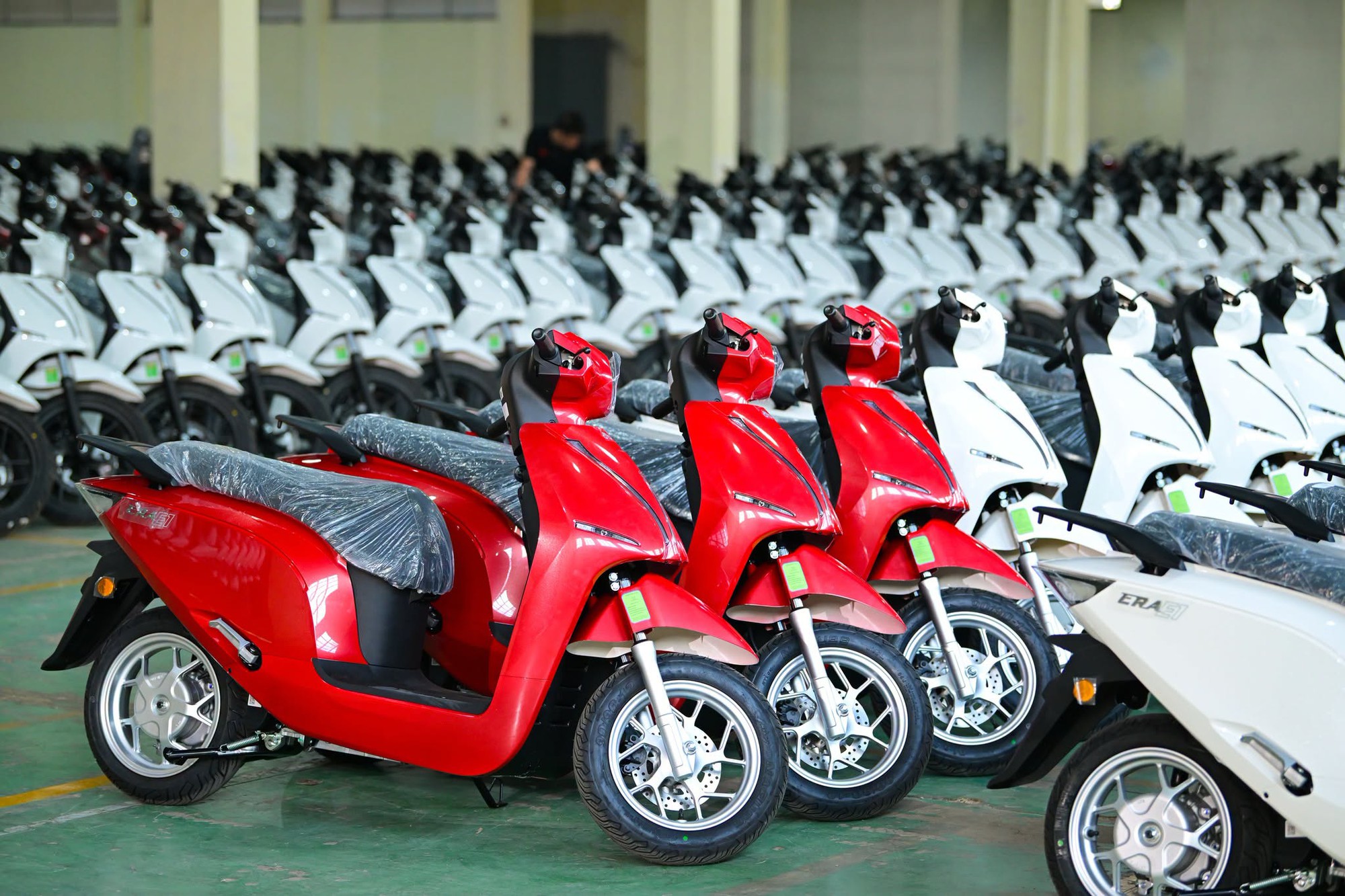Từ sạc rời đến sạc tích hợp: Cách Dat Bike Era nhân đôi tiện lợi cho người dùng - Ảnh 1.