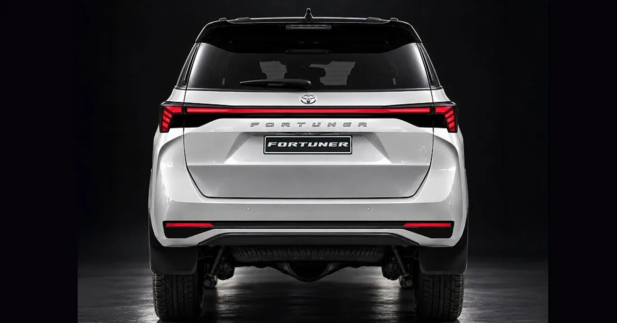 Toyota Fortuner thế hệ mới c&oacute; thể hầm hố như Land Cruiser, nội thất lột x&aacute;c, dự kiến ra mắt năm sau - Ảnh 4.