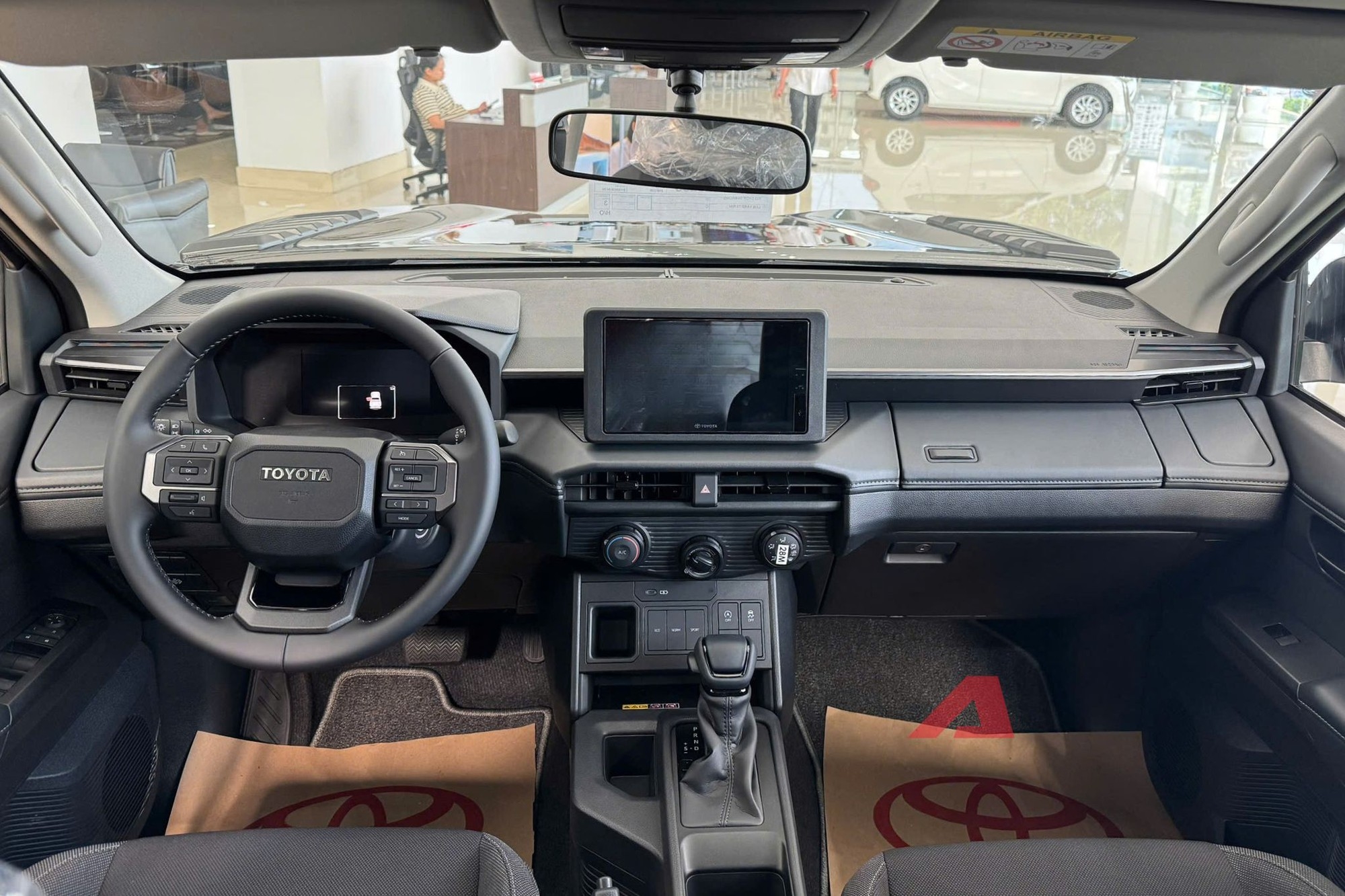 Toyota Fortuner thế hệ mới c&oacute; thể hầm hố như Land Cruiser, nội thất lột x&aacute;c, dự kiến ra mắt năm sau - Ảnh 5.