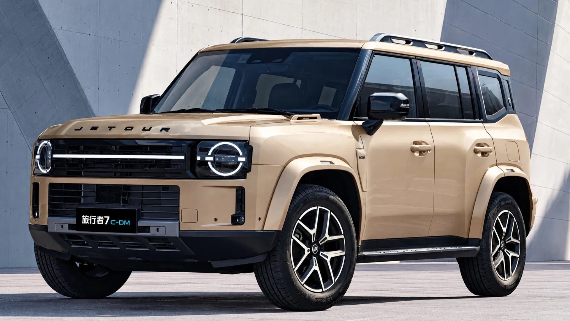 SUV PHEV mới tiệm cận cỡ Prado, gi&aacute; quy đổi hơn 540 triệu đồng: Tiện nghi như xe sang, tối ưu off-road, hết xăng vẫn chạy tiếp hơn 250km - Ảnh 1.
