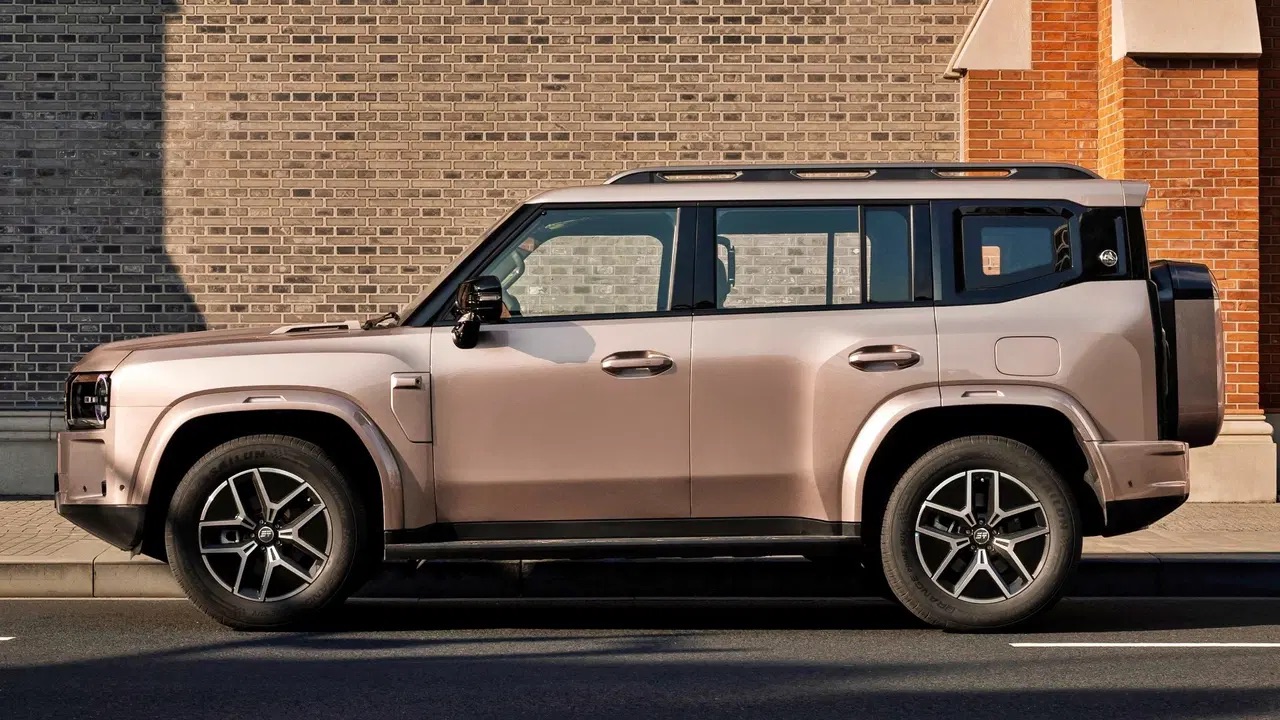 SUV PHEV mới tiệm cận cỡ Prado, gi&aacute; quy đổi hơn 540 triệu đồng: Tiện nghi như xe sang, tối ưu off-road, hết xăng vẫn chạy tiếp hơn 250km - Ảnh 7.