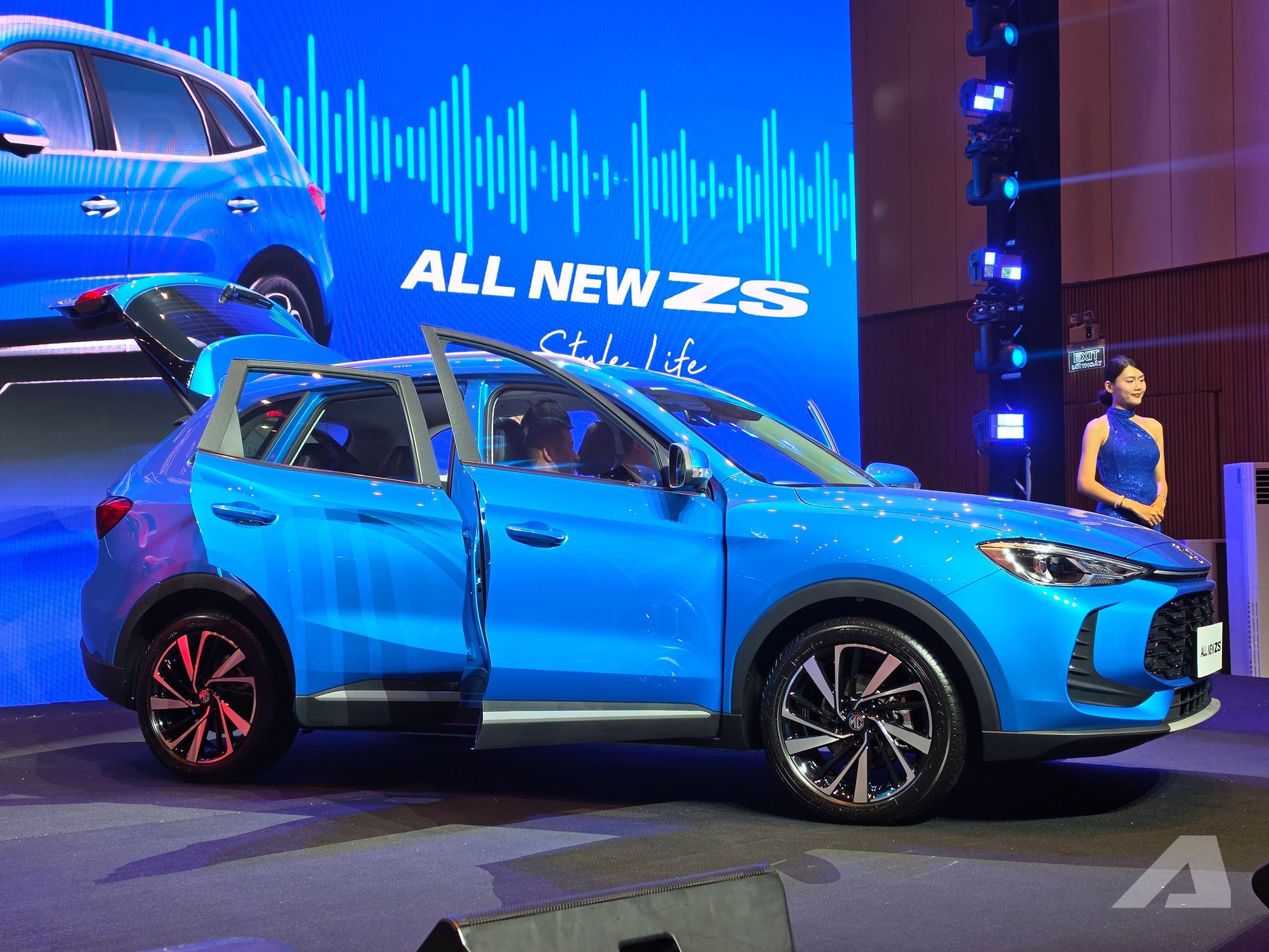 Chi tiết MG ZS thế hệ mới ra mắt Việt Nam: Gi&aacute; 668 triệu đồng, m&aacute;y hybrid 197 m&atilde; lực, nhiều trang bị đ&aacute;ng ch&uacute; &yacute; - Ảnh 1.