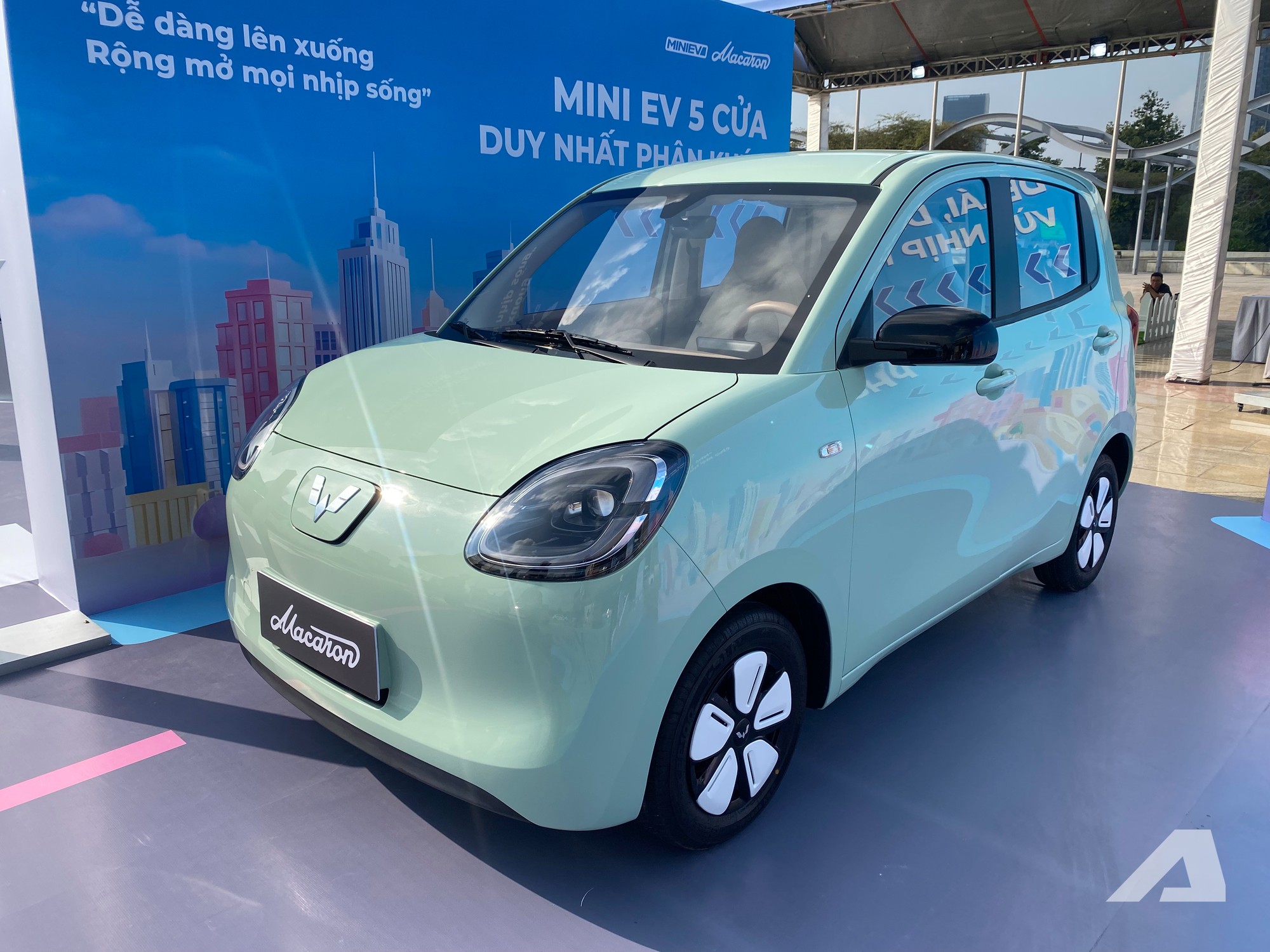 Wuling Mini EV Macaron ra mắt Việt Nam: Gi&aacute; từ 279 triệu đồng, 5 cửa, sạc nhanh, đi tới 300km/sạc - Ảnh 1.