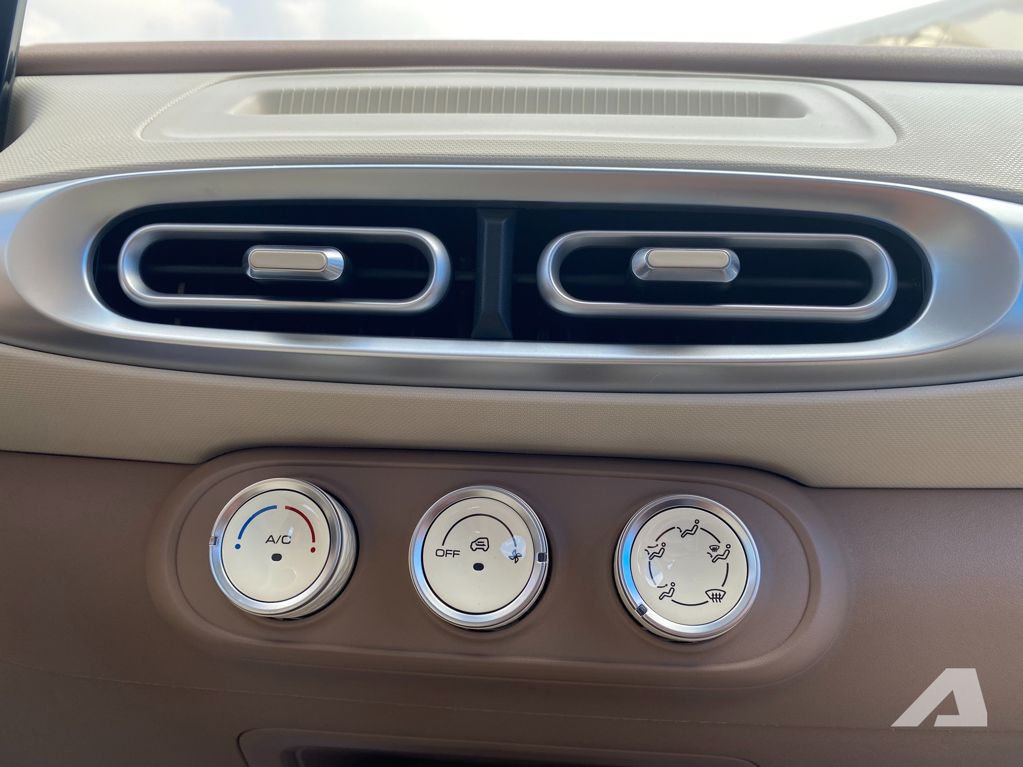 Wuling Mini EV Macaron ra mắt Việt Nam: Gi&aacute; từ 279 triệu đồng, 5 cửa, sạc nhanh, đi tới 300km/sạc - Ảnh 20.