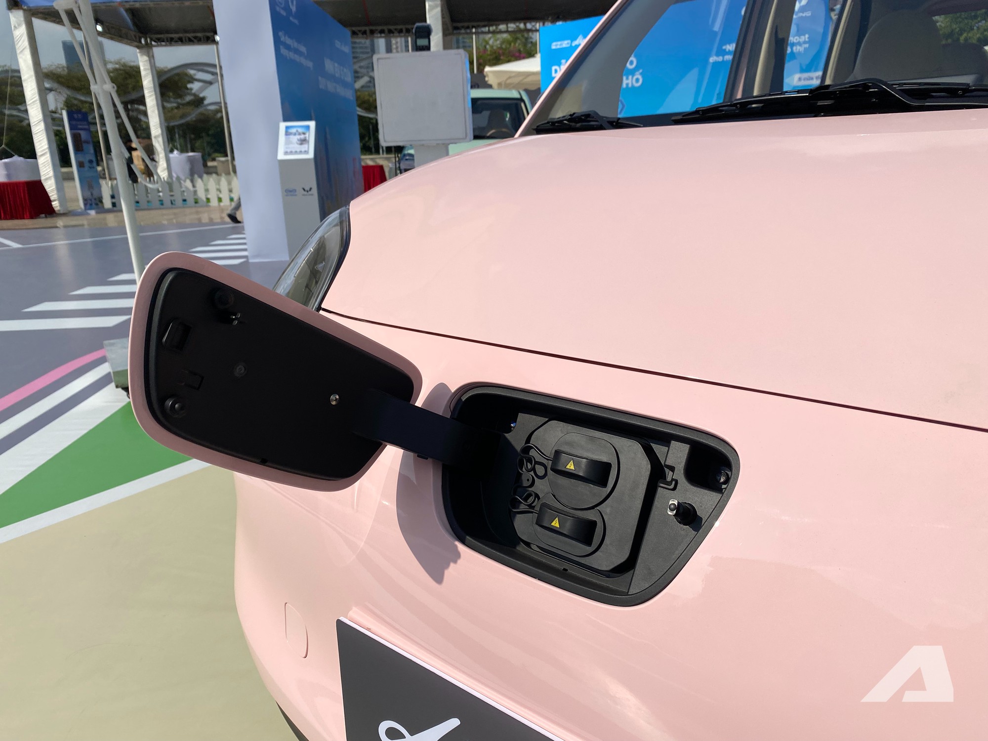 Wuling Mini EV Macaron ra mắt Việt Nam: Gi&aacute; từ 279 triệu đồng, 5 cửa, sạc nhanh, đi tới 300km/sạc - Ảnh 9.