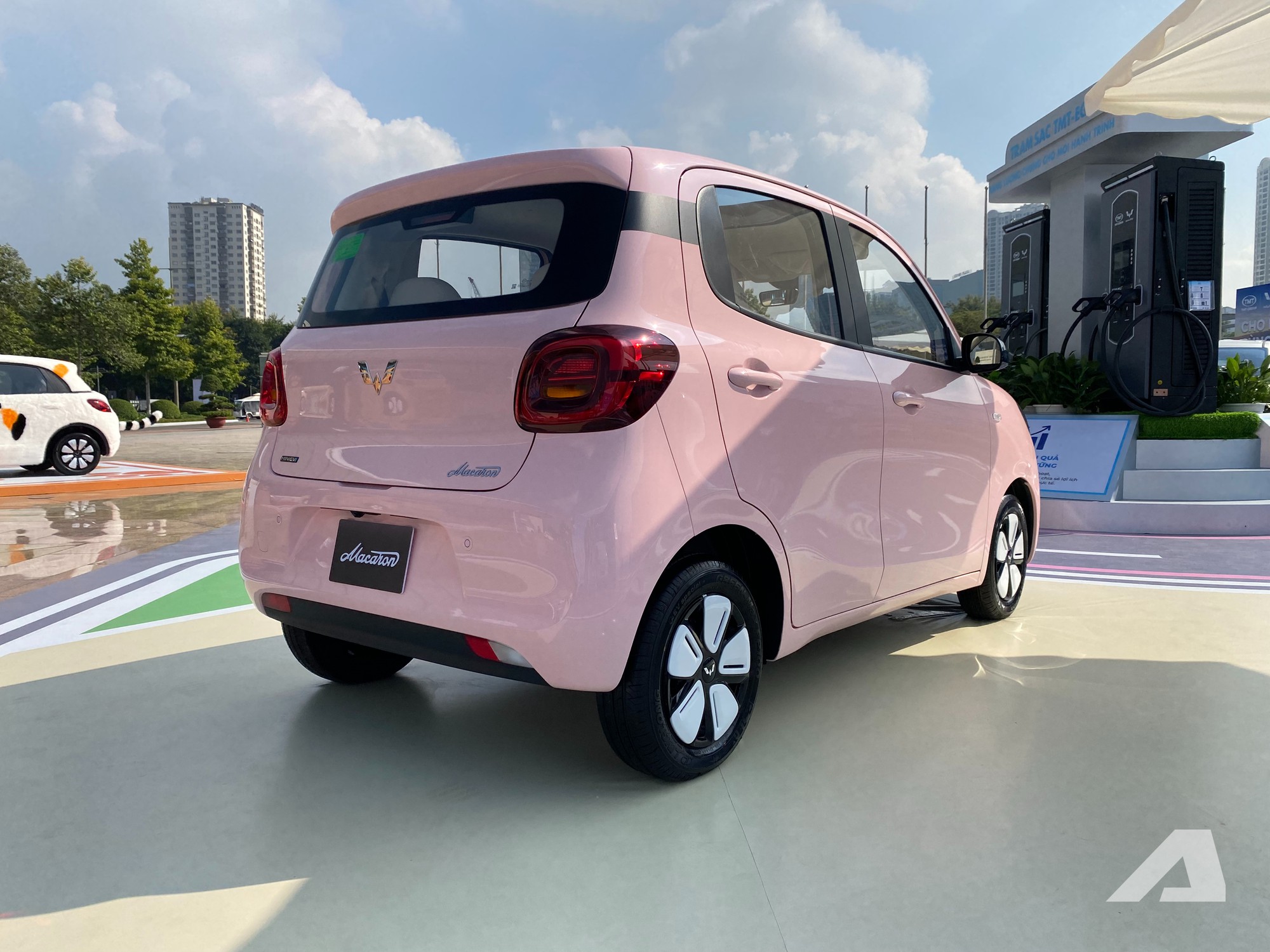 Wuling Mini EV Macaron ra mắt Việt Nam: Gi&aacute; từ 279 triệu đồng, 5 cửa, sạc nhanh, đi tới 300km/sạc - Ảnh 15.
