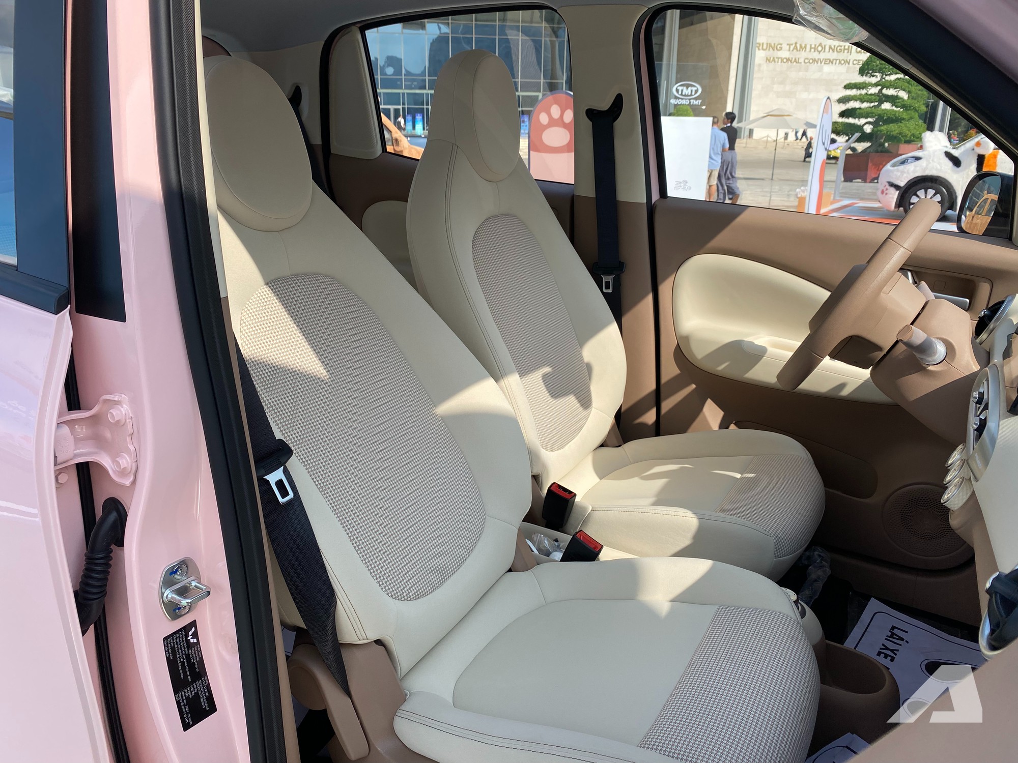 Wuling Mini EV Macaron ra mắt Việt Nam: Gi&aacute; từ 279 triệu đồng, 5 cửa, sạc nhanh, đi tới 300km/sạc - Ảnh 24.
