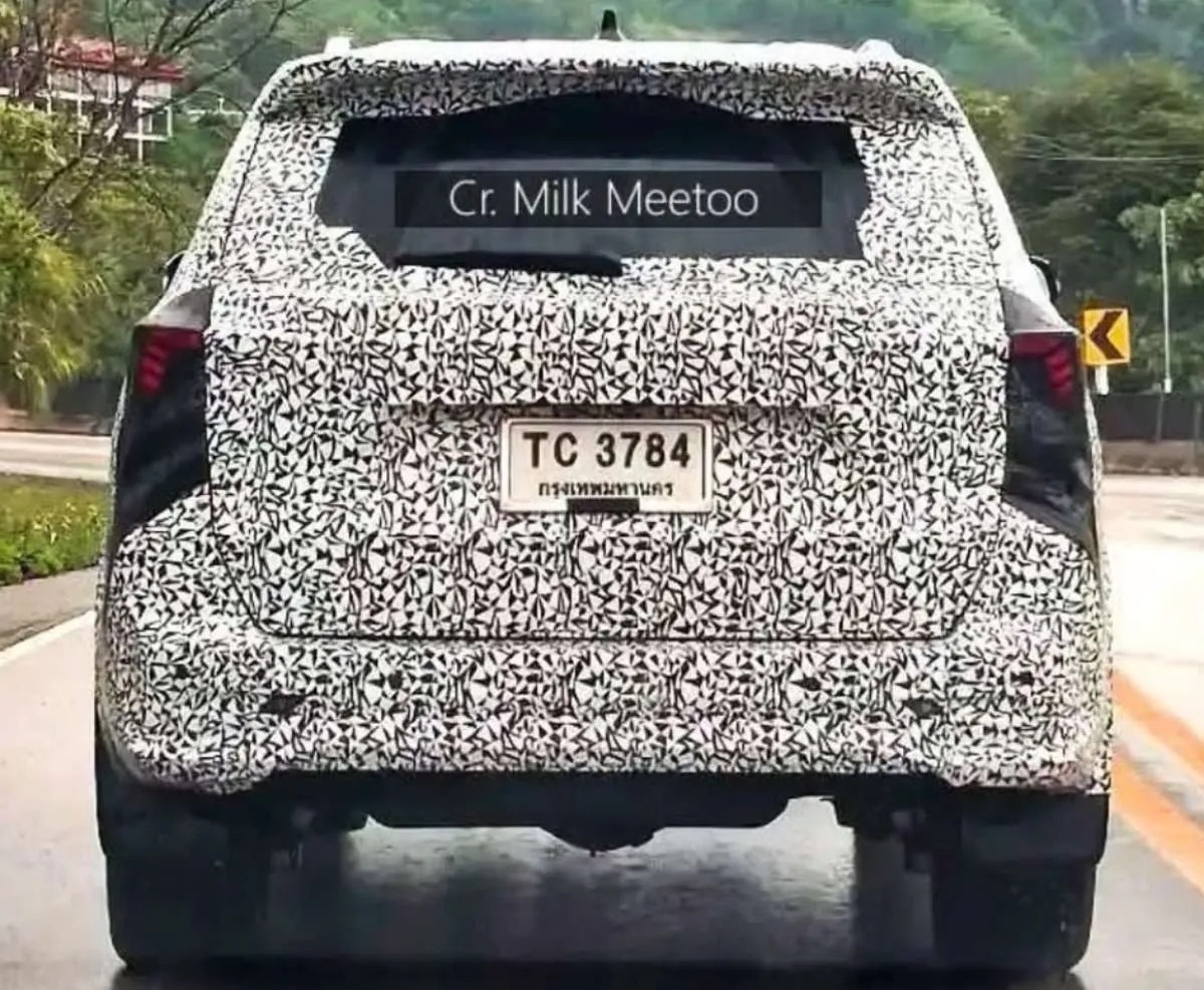 Toyota Fortuner thế hệ mới tiếp tục lộ diện tại Th&aacute;i Lan: Đầu xe đổi thiết kế, chờ ng&agrave;y đấu Ford Everest - Ảnh 3.