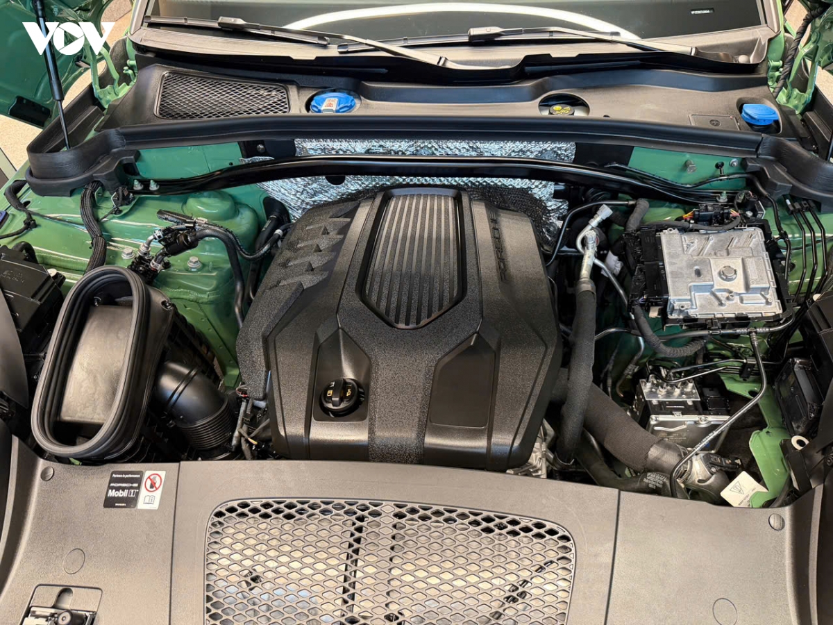 Ngắm bộ đ&ocirc;i Porsche Macan "độc bản" được sơn tại Việt Nam - Ảnh 24.