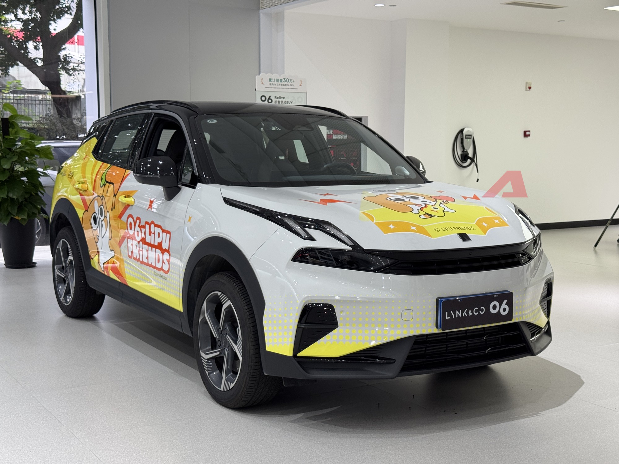 Xem trước Lynk & Co 06 facelift có thể về VN: Thiết kế mới, nội thất như Lynk & Co 08, có tính năng độc nhất phân khúc- Ảnh 1. Xem trước Lynk & Co 06 facelift có thể về VN: Thiết kế mới, nội thất như Lynk & Co 08, có tính năng độc nhất phân khúc- Ảnh 1.