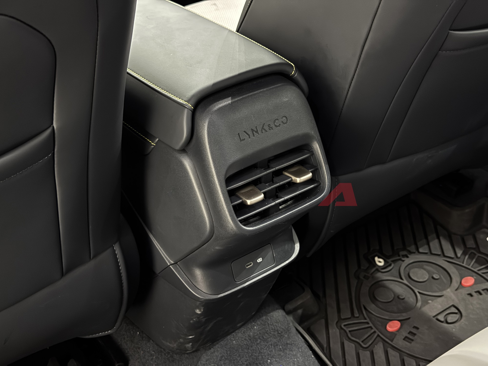 Xem trước Lynk & Co 06 facelift có thể về VN: Thiết kế mới, nội thất như Lynk & Co 08, có tính năng độc nhất phân khúc- Ảnh 18. Xem trước Lynk & Co 06 facelift có thể về VN: Thiết kế mới, nội thất như Lynk & Co 08, có tính năng độc nhất phân khúc- Ảnh 18.