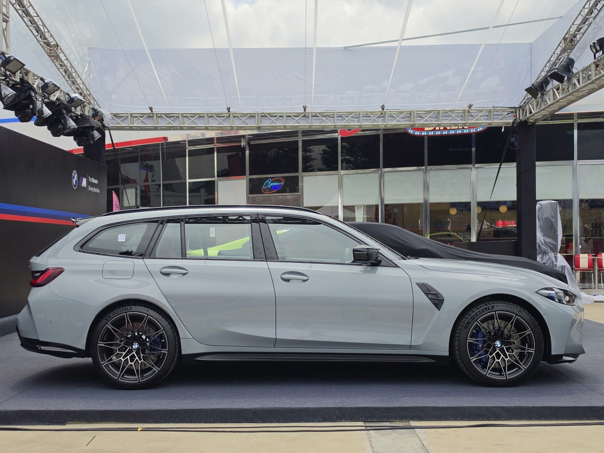 Ngắm BMW M3 Touring giá gần 5,4 tỷ tại Việt Nam, riêng màu sơn đủ mua 1 chiếc SH - Ảnh 1.