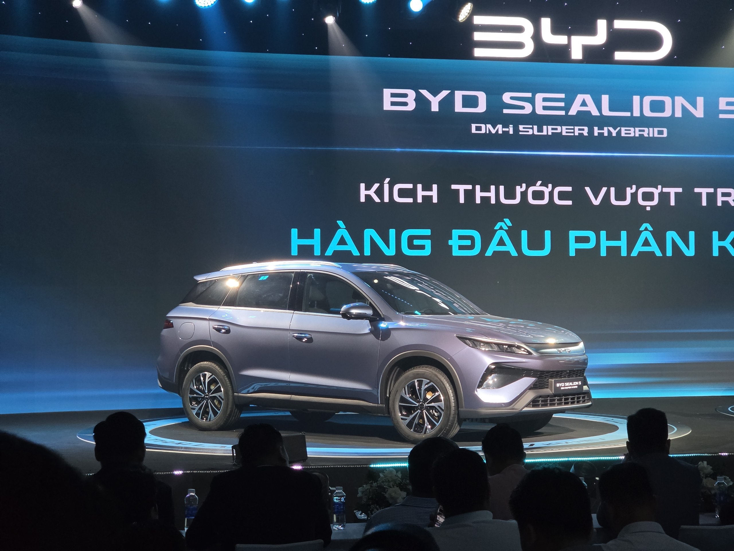 C&acirc;n nhắc 2 phi&ecirc;n bản BYD Sealion 5 tại Việt Nam: C&aacute;ch biệt 50 triệu đồng c&oacute; đ&aacute;ng để đ&aacute;nh đổi ADAS v&agrave; loạt tiện nghi? - Ảnh 1.