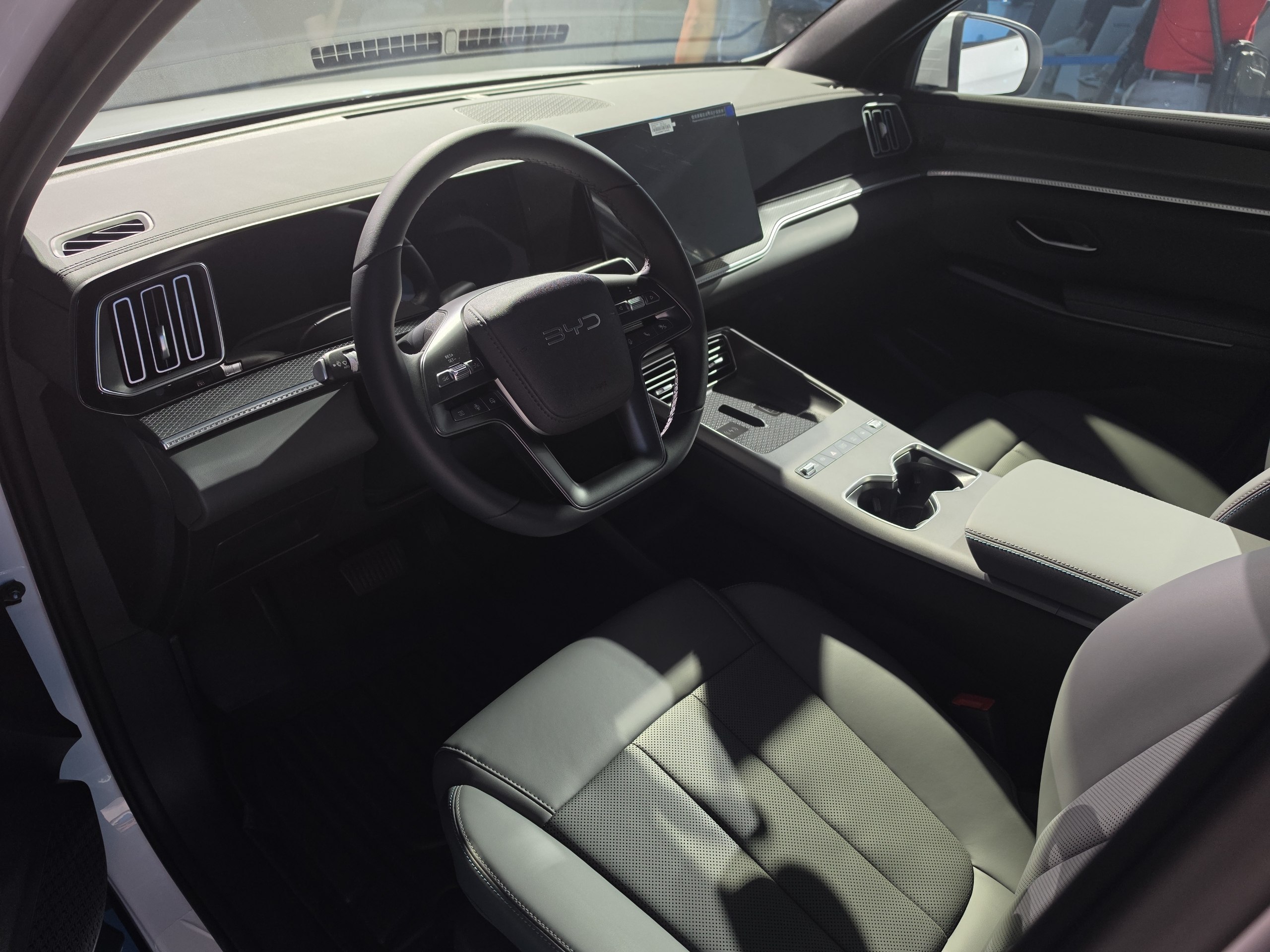 C&acirc;n nhắc 2 phi&ecirc;n bản BYD Sealion 5 tại Việt Nam: C&aacute;ch biệt 50 triệu đồng c&oacute; đ&aacute;ng để đ&aacute;nh đổi ADAS v&agrave; loạt tiện nghi? - Ảnh 3.