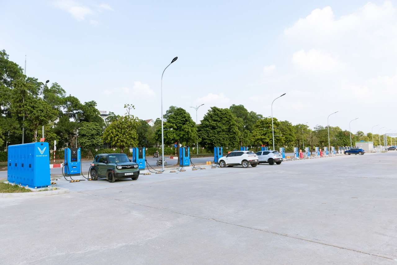 Lộ diện 'si&ecirc;u trạm sạc' VinFast khủng nhất Việt Nam giữa l&ograve;ng Thủ đ&ocirc;: Quy m&ocirc; hơn 1.000 cổng, c&oacute; đủ sạc nhanh lẫn sạc chậm - Ảnh 3.