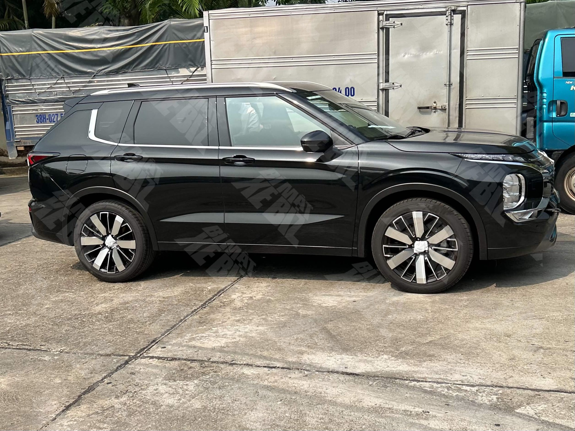 Mitsubishi Outlander thế hệ mới lộ diện tại Việt Nam: C&oacute; AWD, m&agrave;n h&igrave;nh cỡ lớn, nội thất bọc da to&agrave;n bộ - Ảnh 1.