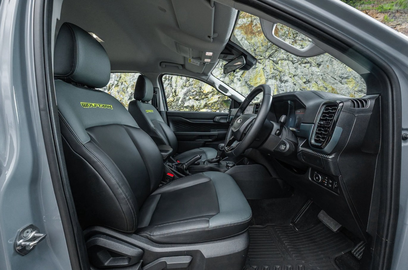 Ford Ranger bản lạ lần đầu lộ diện tại Việt Nam: Phối m&agrave;u nổi, dễ l&agrave; cấu h&igrave;nh thấp hơn Wildtrak, tăng cạnh tranh Hilux- Ảnh 5.
