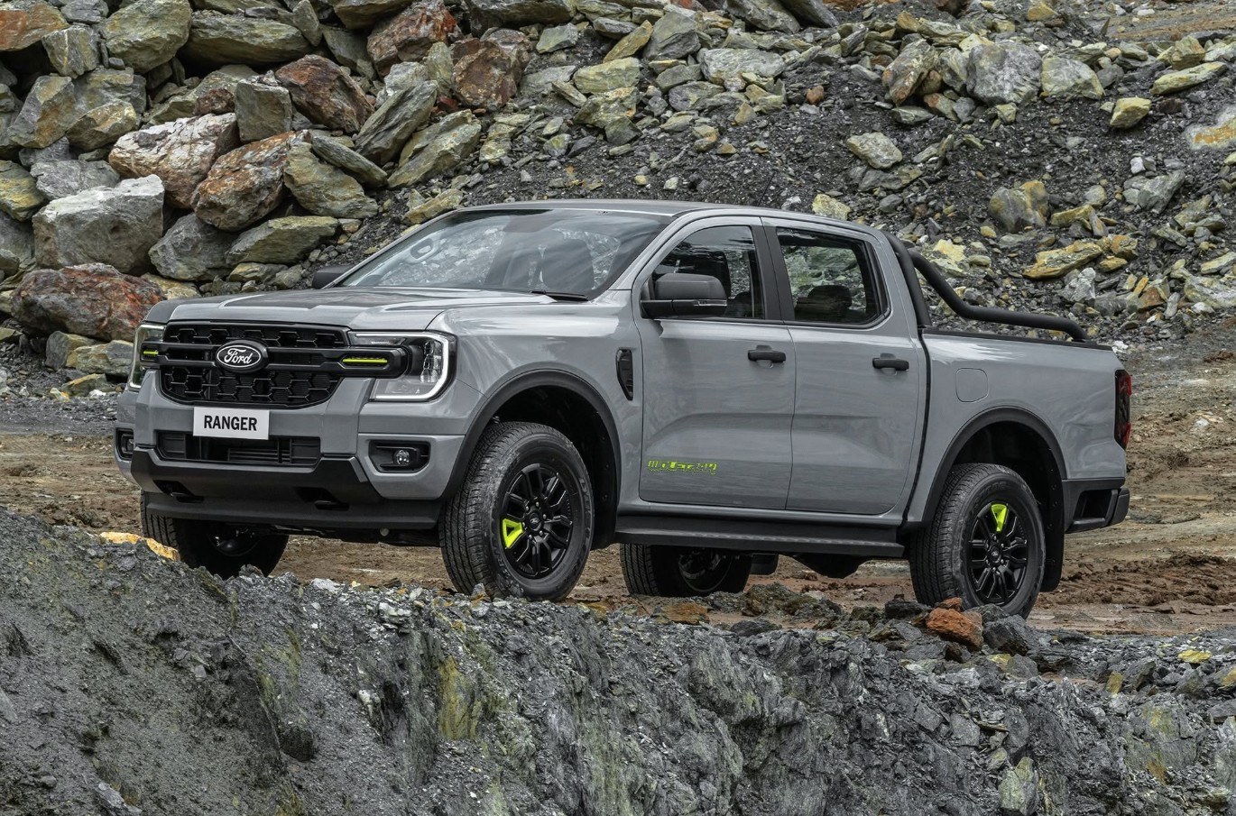 Ford Ranger bản lạ lần đầu lộ diện tại Việt Nam: Phối m&agrave;u nổi, dễ l&agrave; cấu h&igrave;nh thấp hơn Wildtrak, tăng cạnh tranh Hilux- Ảnh 2.