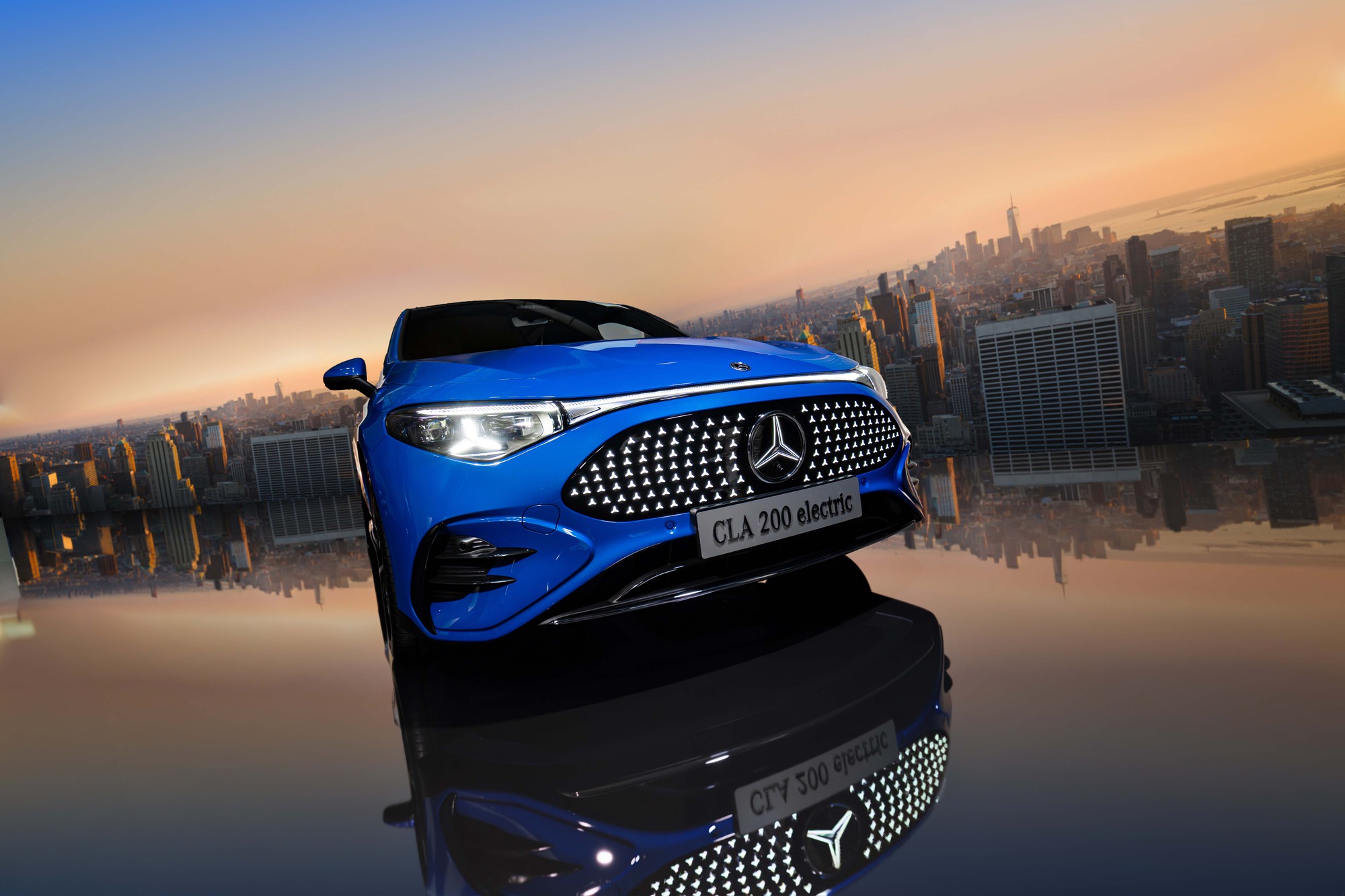 Mercedes-Benz CLA 200 chốt gi&aacute; 1,59 tỷ: Đi gần 550km/sạc, nội thất 3 m&agrave;n h&igrave;nh, c&oacute; thể d&ugrave;ng tay cầm Playstation để chơi game - Ảnh 8.