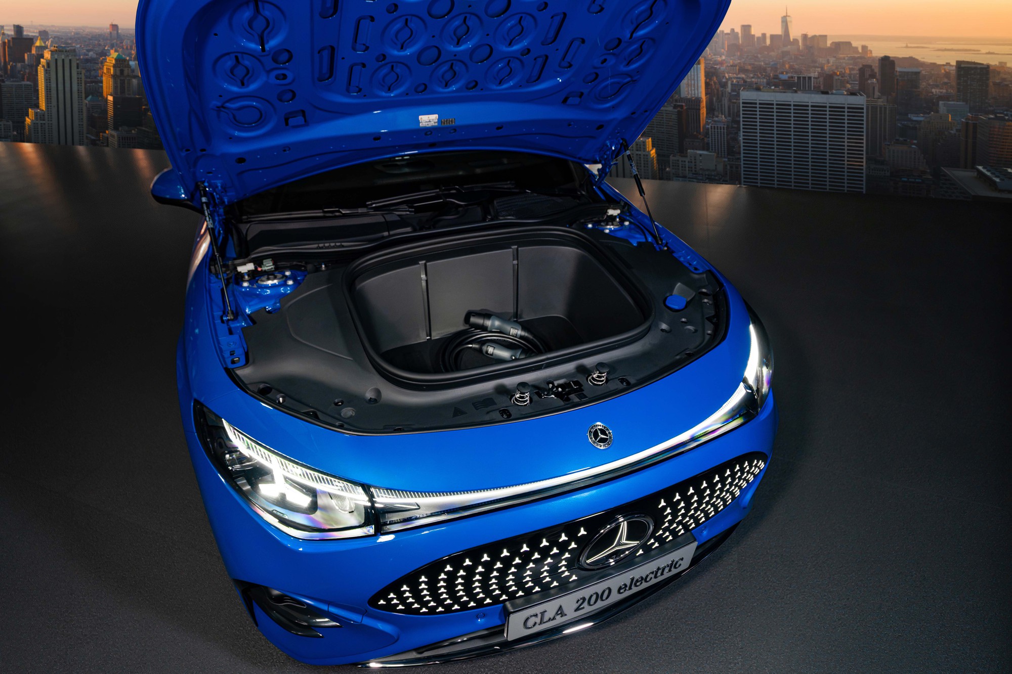 Mercedes-Benz CLA 200 chốt gi&aacute; 1,59 tỷ: Đi gần 550km/sạc, nội thất 3 m&agrave;n h&igrave;nh, c&oacute; thể d&ugrave;ng tay cầm Playstation để chơi game - Ảnh 9.