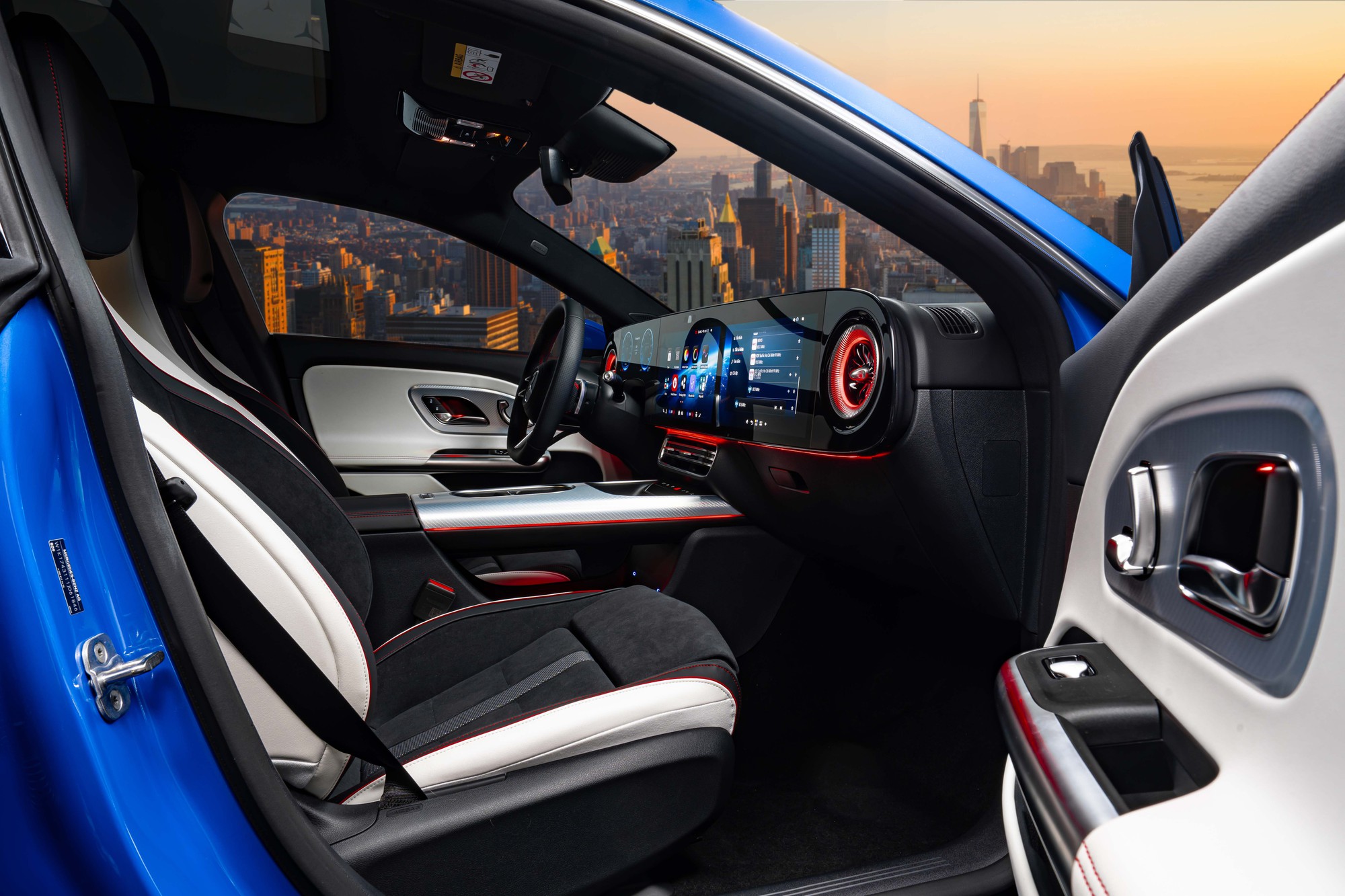 Mercedes-Benz CLA 200 chốt gi&aacute; 1,59 tỷ: Đi gần 550km/sạc, nội thất 3 m&agrave;n h&igrave;nh, c&oacute; thể d&ugrave;ng tay cầm Playstation để chơi game - Ảnh 15.