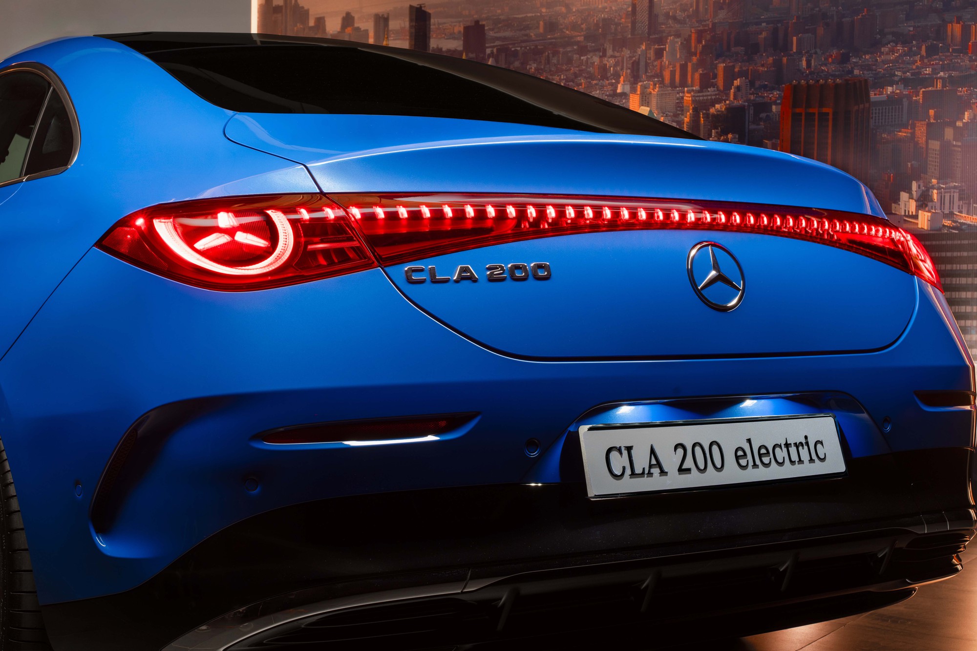 Mercedes-Benz CLA 200 chốt gi&aacute; 1,59 tỷ: Đi gần 550km/sạc, nội thất 3 m&agrave;n h&igrave;nh, c&oacute; thể d&ugrave;ng tay cầm Playstation để chơi game - Ảnh 12.