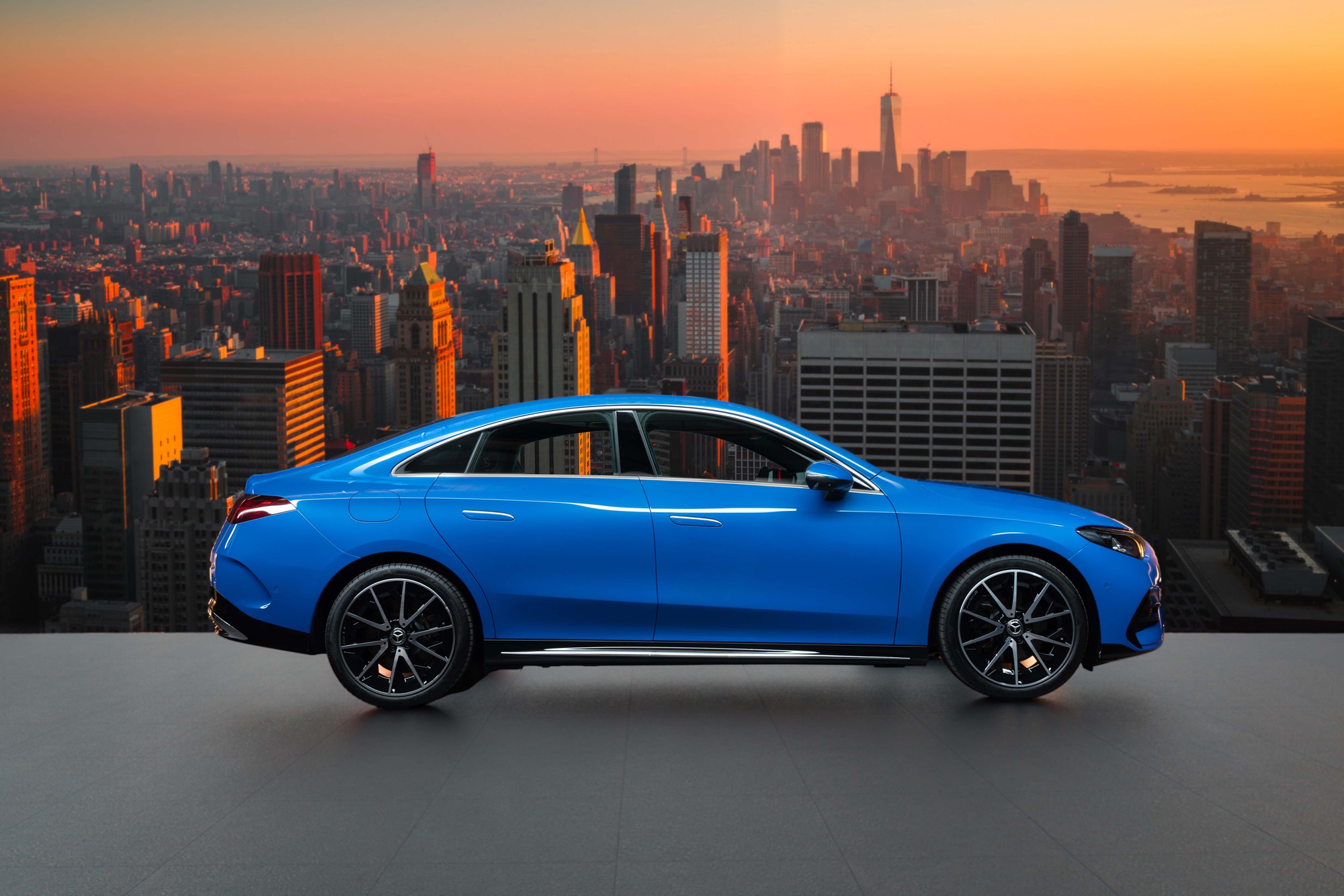 Mercedes-Benz CLA 200 chốt gi&aacute; 1,59 tỷ: Đi gần 550km/sạc, nội thất 3 m&agrave;n h&igrave;nh, c&oacute; thể d&ugrave;ng tay cầm Playstation để chơi game - Ảnh 13.