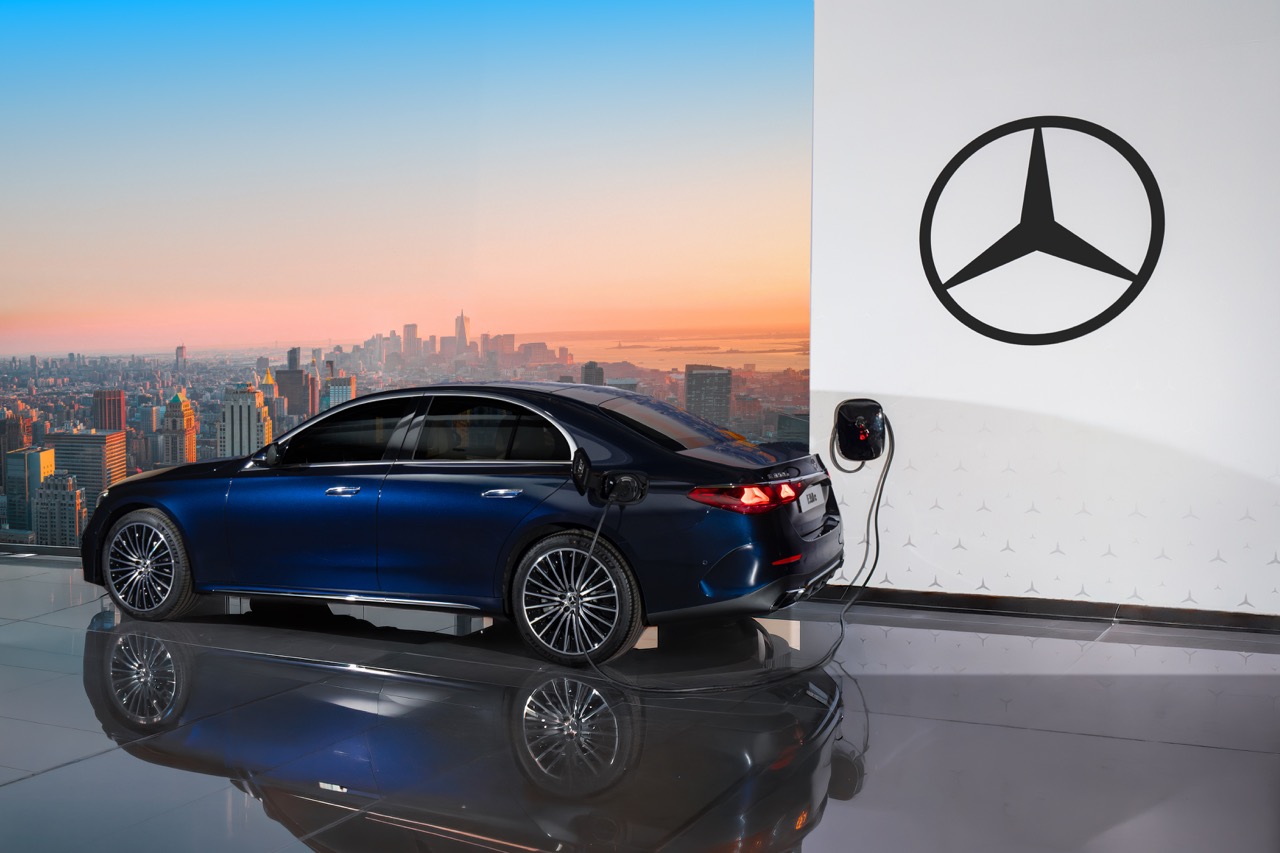 Mercedes-Benz E 350 e ra mắt Việt Nam: Giá 3,399 tỷ đồng, chạy điện 116 km, tiêu thụ xăng ngang xe máy - Ảnh 6.