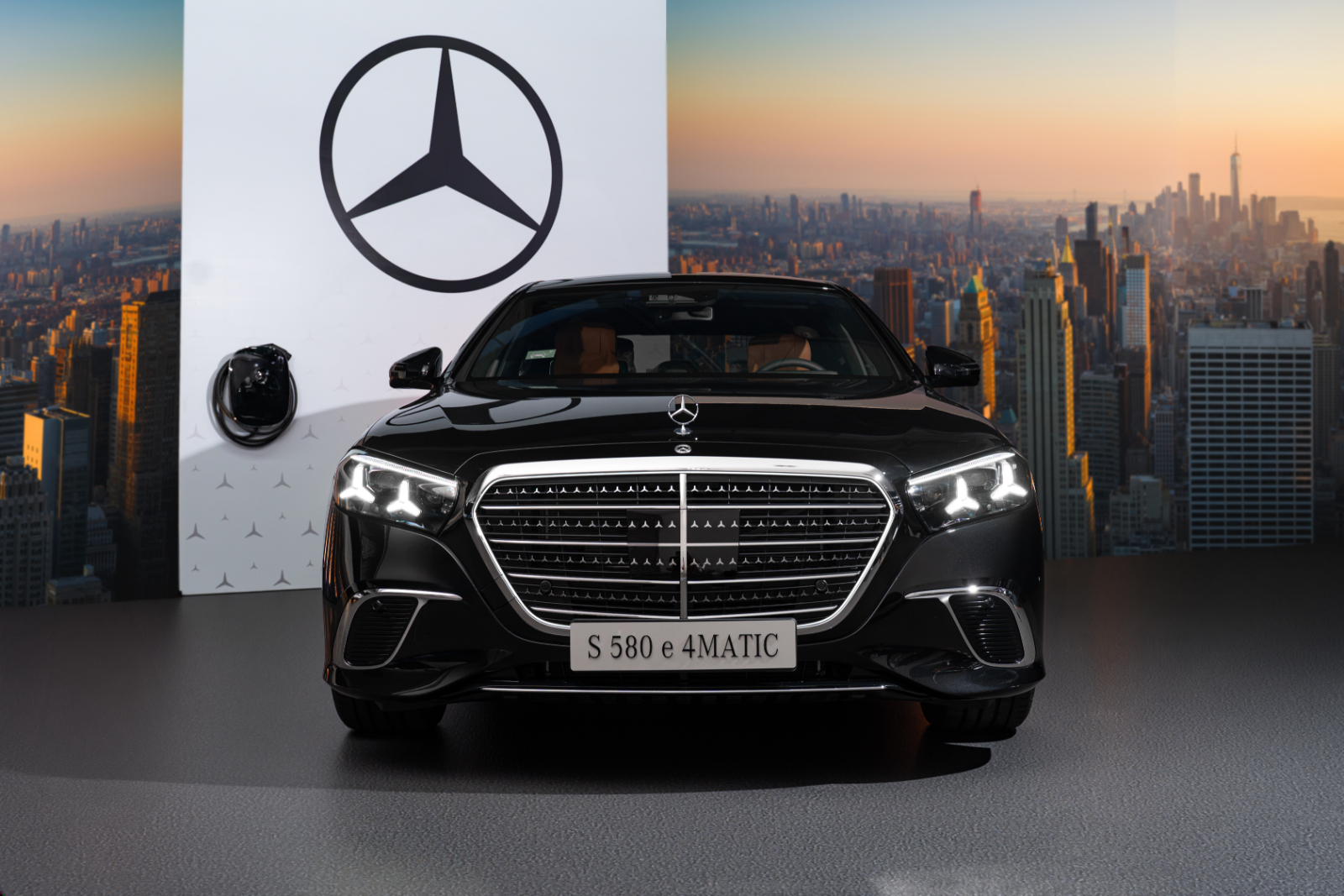 Mercedes-Benz S-Class 2026 ra mắt Việt Nam: Gi&aacute; từ gần 6,2 tỷ đồng, nội thất thay đổi lớn, PHEV ti&ecirc;u chuẩn, tăng cạnh tranh 7 Series - Ảnh 1.