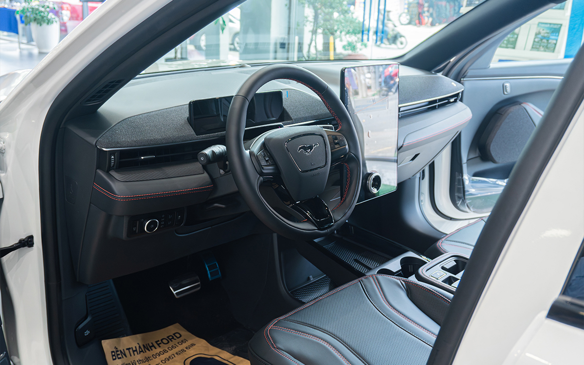 Đại l&yacute; giảm 100 triệu đồng, Ford Mustang Mach-E c&ograve;n 1,599 tỷ đồng, rẻ hơn 1 tỷ so với l&uacute;c ra mắt - Ảnh 3.