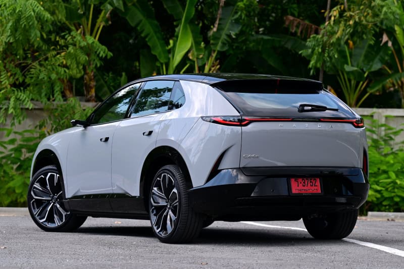 Mazda CX-6e ra mắt gần Việt Nam: Gi&aacute; quy đổi từ 963 triệu đồng, lớn hơn CX-5, d&aacute;ng coupe s&agrave;nh điệu, chạy 555km/sạc - Ảnh 16.