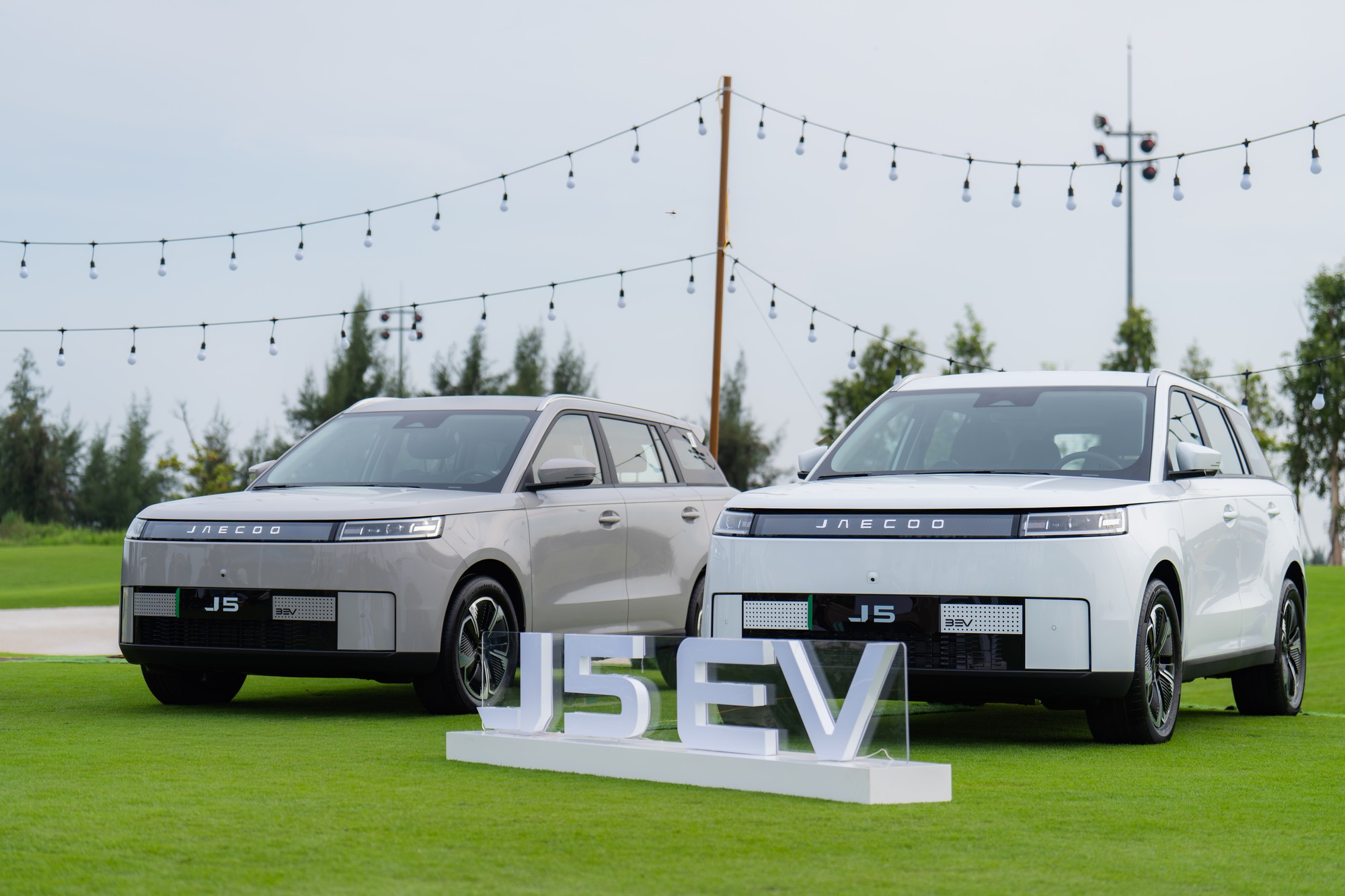 JAECOO J5 được vinh danh &ldquo;Xe mới trang bị nổi bật của năm&rdquo; tại Car Choice Awards 2026, ghi dấu với loạt trang bị hướng đến người d&ugrave;ng - Ảnh 2.