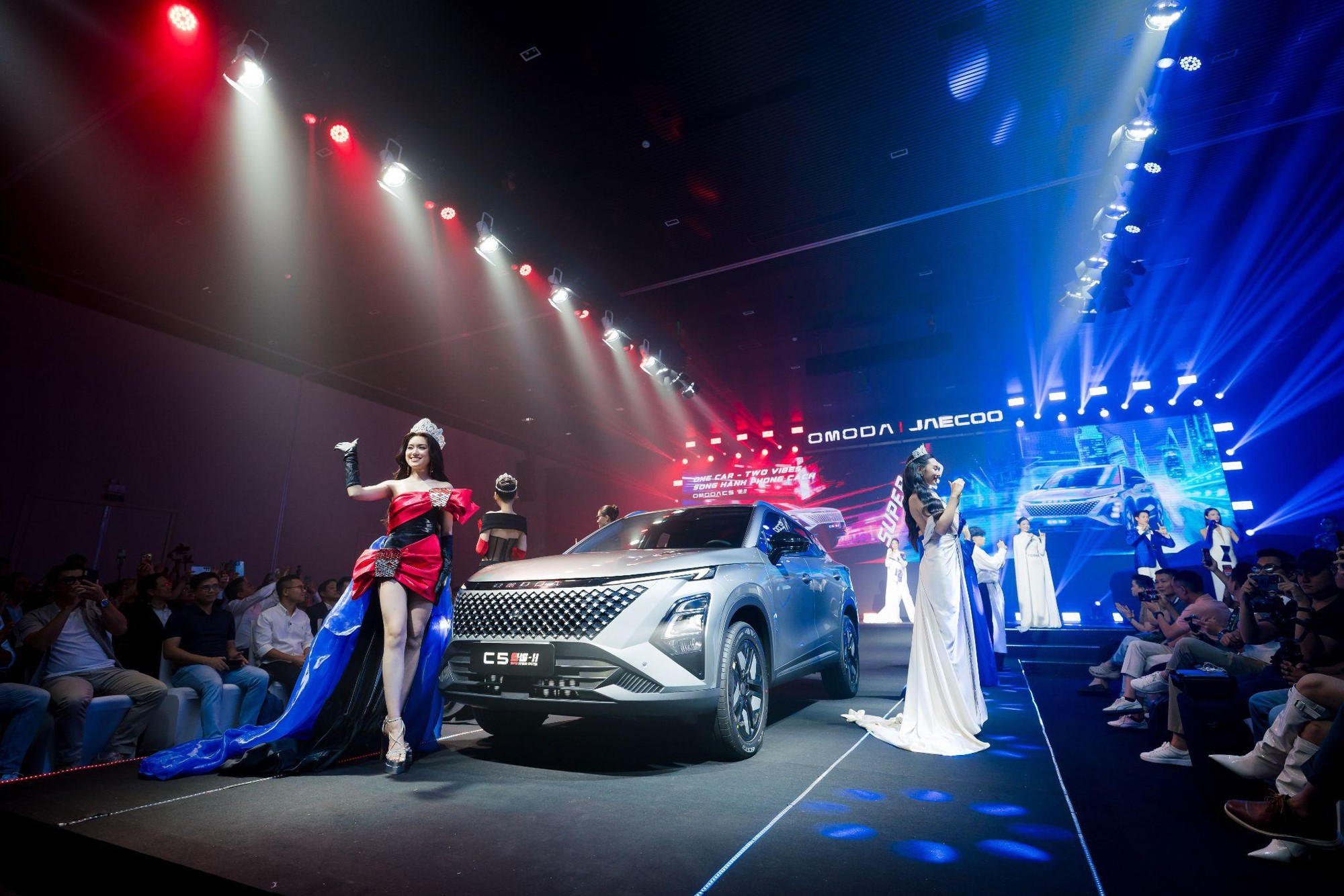 Sự kiện Lễ ra mắt Omoda C5 SHS-H với chủ đề “One Car Two Vibes - Song hành phong cách” lọt Top 5 Sự kiện ngành xe tại Car Choice Awards 2026 - Ảnh 2. Sự kiện Lễ ra mắt Omoda C5 SHS-H với chủ đề “One Car Two Vibes - Song hành phong cách” lọt Top 5 Sự kiện ngành xe tại Car Choice Awards 2026 - Ảnh 2.