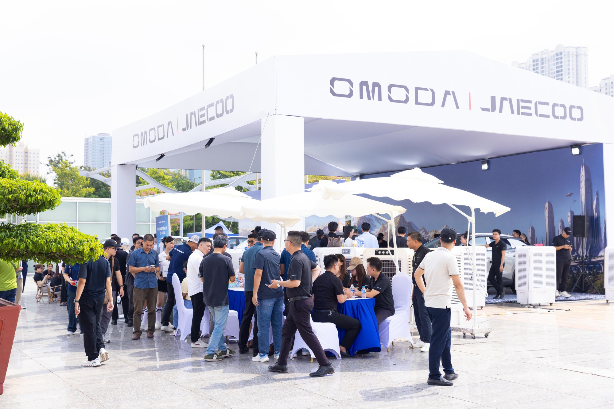 Trải nghiệm n&oacute;ng Omoda C5 v&agrave; Jaecoo J5 tại CCA 2026: Bất ngờ về c&ocirc;ng nghệ v&agrave; khả năng vận h&agrave;nh - Ảnh 4.