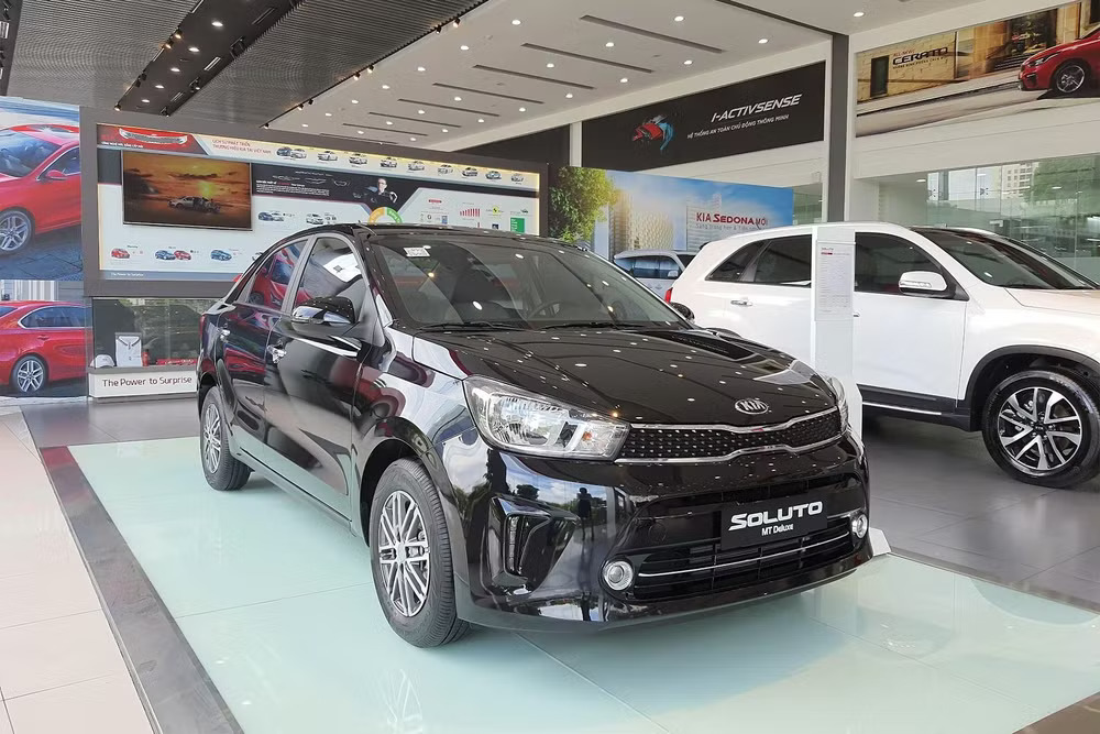 Kia Soluto giảm giá còn dưới 300 triệu đồng: Rẻ nhất phân khúc nhưng cấu hình hộp số không dành cho số đông - Ảnh 1.