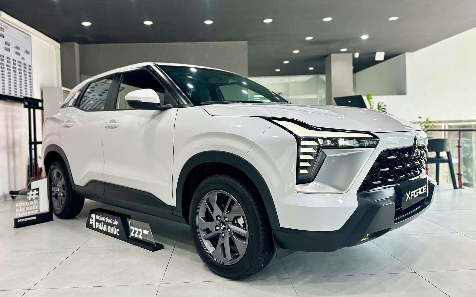 Mitsubishi Triton vẫn khuyến mại mạnh tay sau th&aacute;ng l&ecirc;n top doanh số ph&acirc;n kh&uacute;c: Giảm lăn b&aacute;nh tới 56 triệu đồng, bản mới ra mắt cũng kh&ocirc;ng ngoại lệ - Ảnh 11.