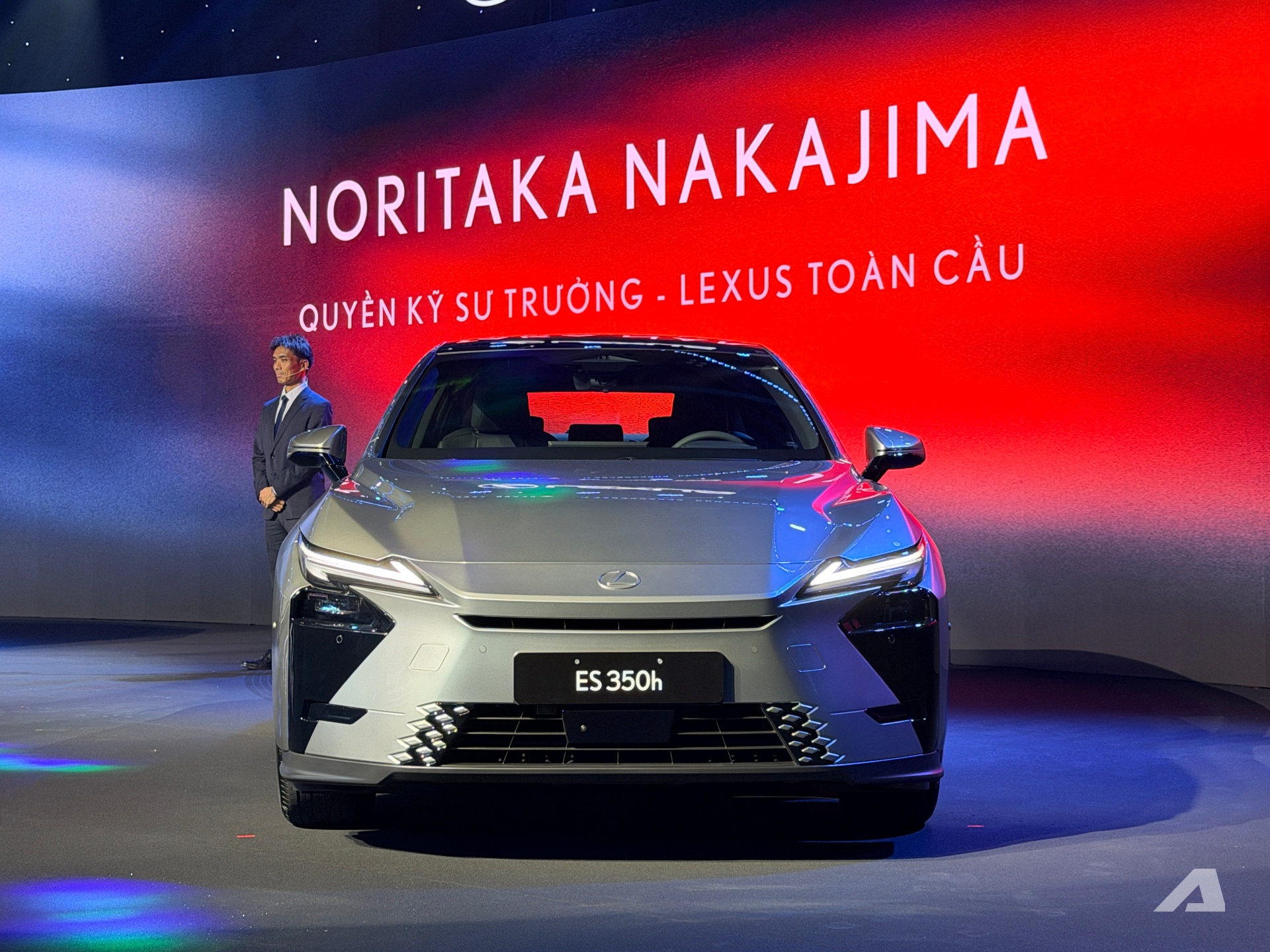 Lexus ES 2026 ra mắt Việt Nam: Giá từ 2,34 tỷ đồng, lần đầu có cả hybrid và điện