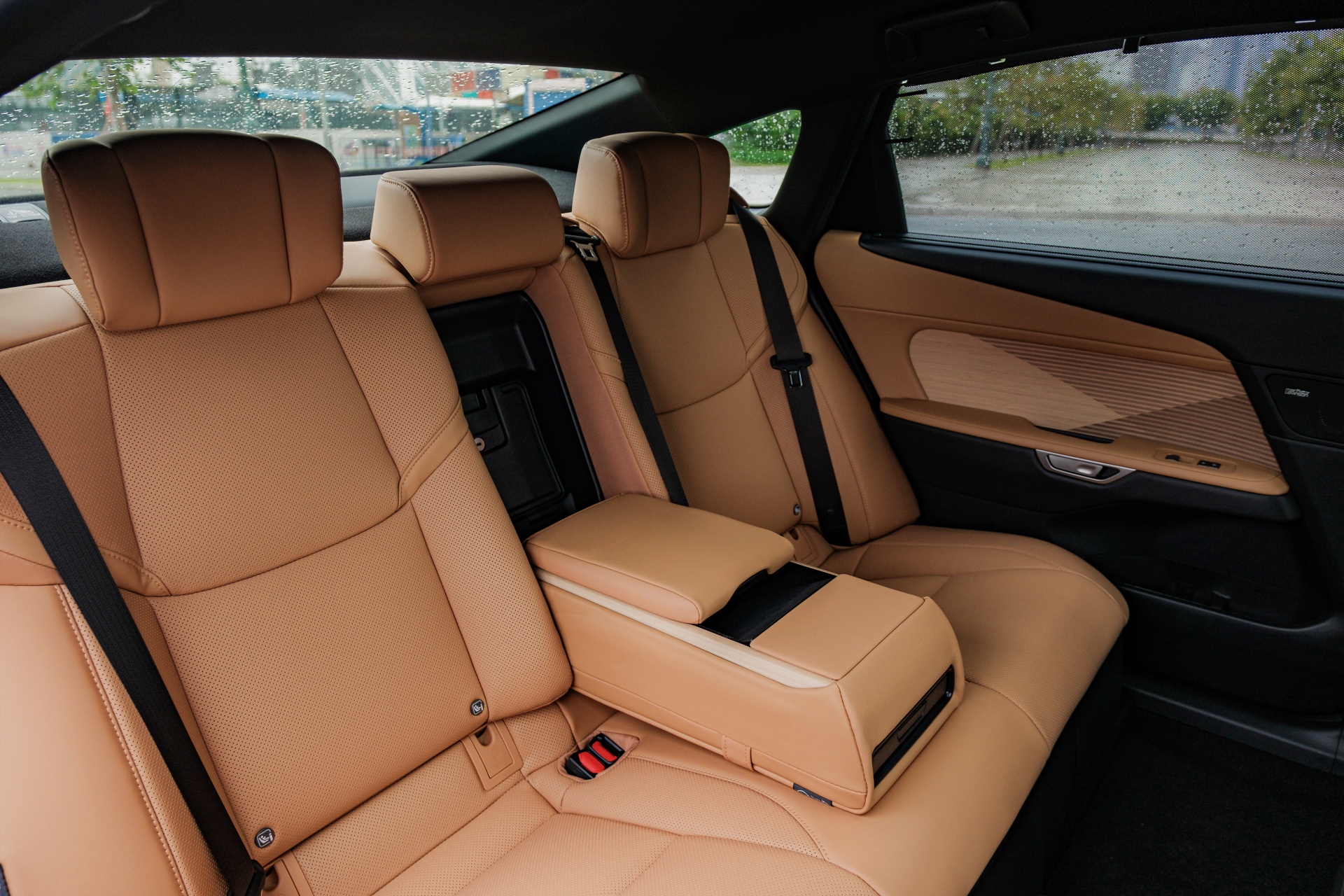 Lexus ES 2026 ra mắt Việt Nam: Giá từ 2,34 tỷ đồng, lần đầu có cả hybrid và điện
