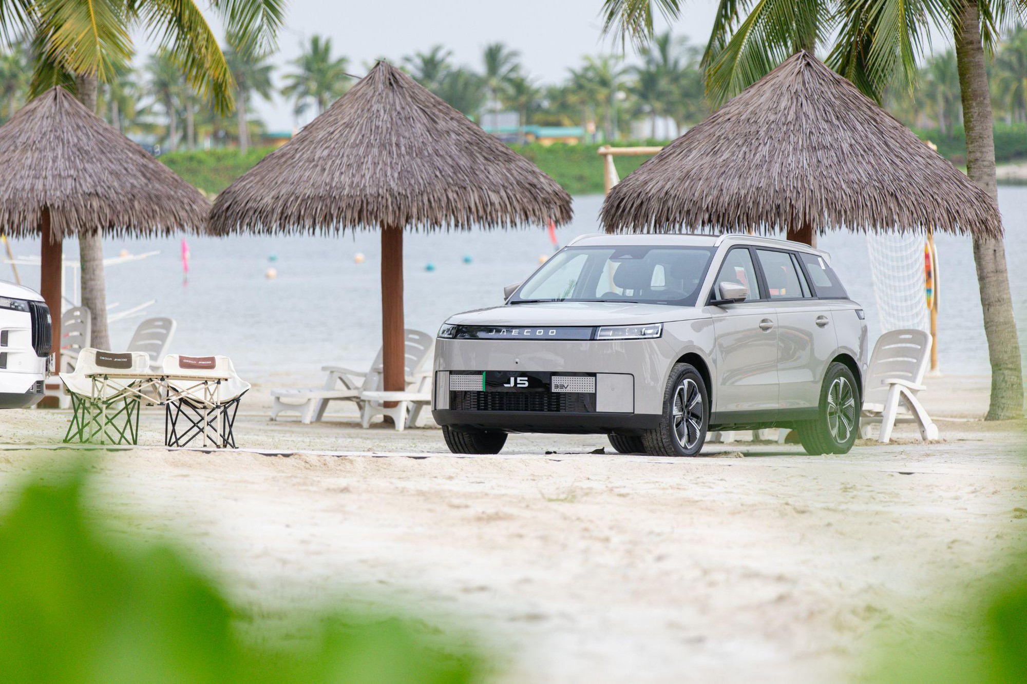 Omoda & Jaecoo Việt Nam bàn giao gần 1.000 xe JAECOO J5 trong tháng 9/2026 - Ảnh 2. Omoda & Jaecoo Việt Nam bàn giao gần 1.000 xe JAECOO J5 trong tháng 9/2026 - Ảnh 2.