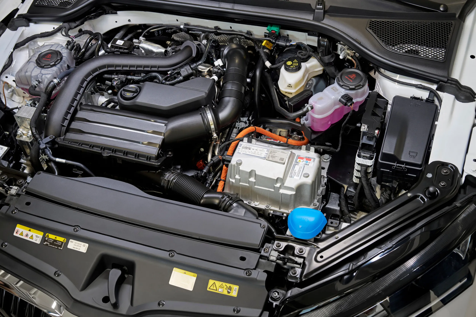 Skoda Octavia có bản hybrid 'full': Chạy thuần điện được ... 2 km, đi dưới 60 km/h vận hành như VF Wild - Ảnh 2.