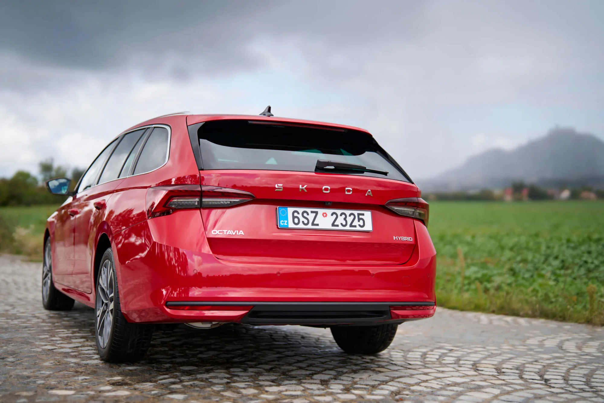 Skoda Octavia có bản hybrid 'full': Chạy thuần điện được ... 2 km, đi dưới 60 km/h vận hành như VF Wild - Ảnh 3.