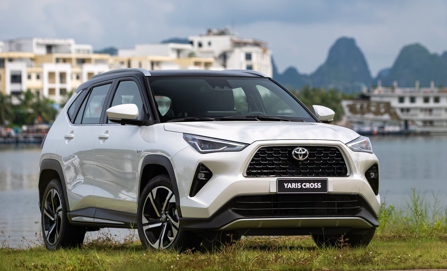 Toyota bán chạy gần gấp rưỡi tại Việt Nam sau tháng ngâu: Yaris Cross có doanh số ‘khủng’ nhất, Hilux dần mất phong độ - Ảnh 1.