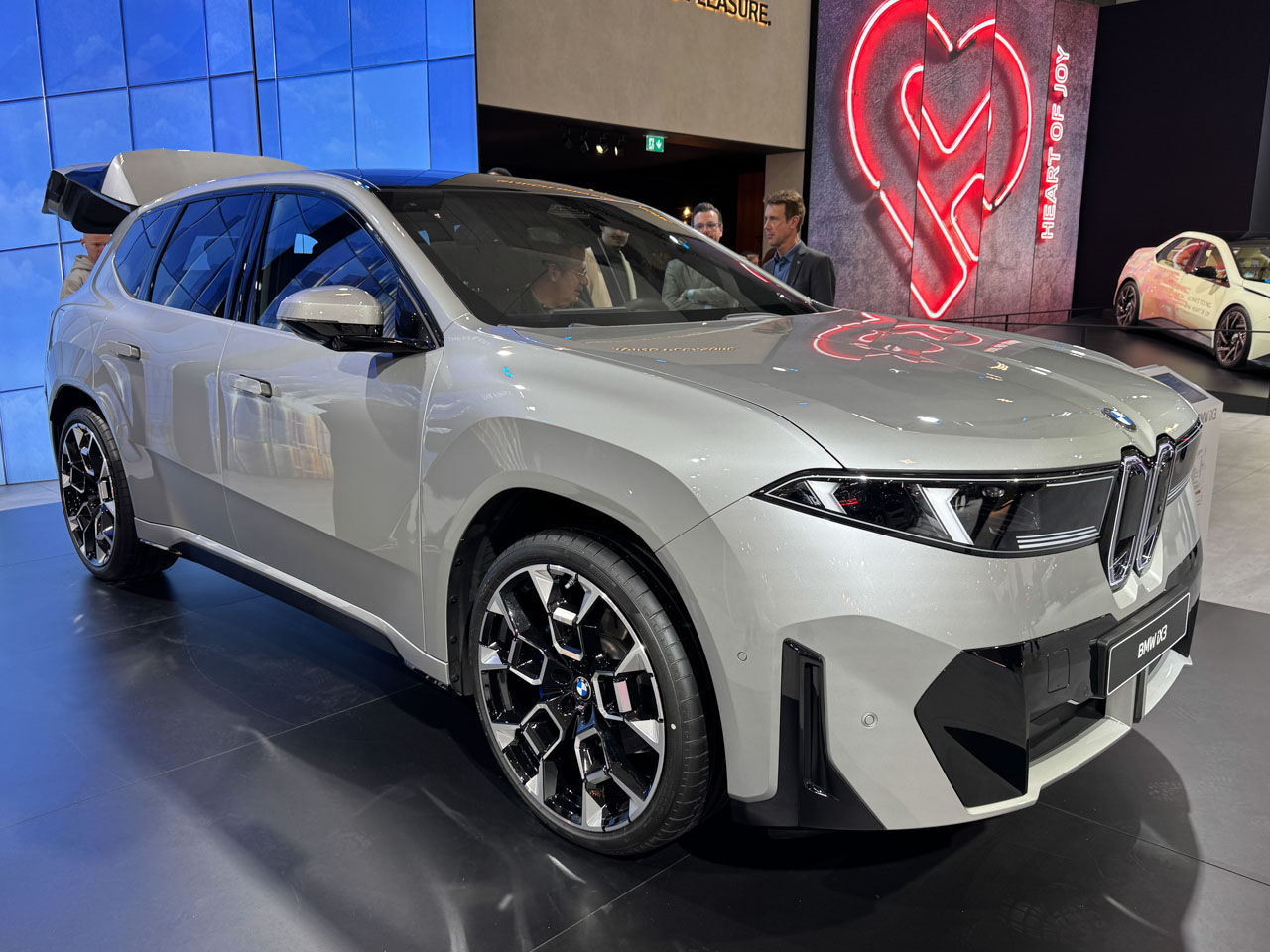 BMW iX3 ở Việt Nam thì kén khách nhưng đời mới này lại đang ‘cháy’ hàng tới cuối năm, hãng phải tính xoay sở thêm nhà máy khác- Ảnh 1. BMW iX3 ở Việt Nam thì kén khách nhưng đời mới này lại đang ‘cháy’ hàng tới cuối năm, hãng phải tính xoay sở thêm nhà máy khác- Ảnh 1.