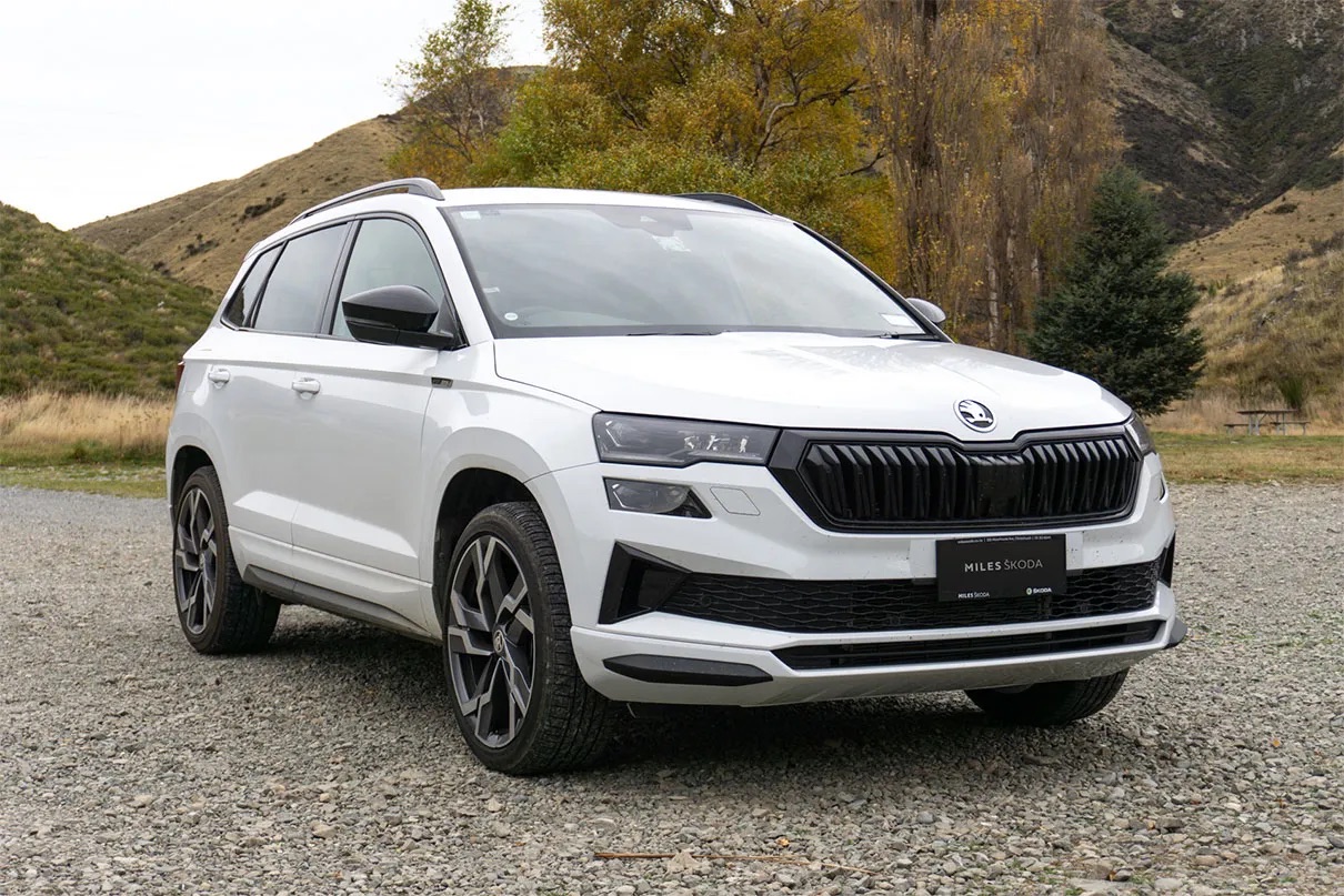 Skoda Karoq sắp đến "cuối v&ograve;ng đời" v&agrave; đ&acirc;y c&oacute; thể l&agrave; thế hệ mới: Giữ khung gầm nhưng n&acirc;ng cấp lớn, khả năng th&ecirc;m hybrid cho hợp thời- Ảnh 1.
