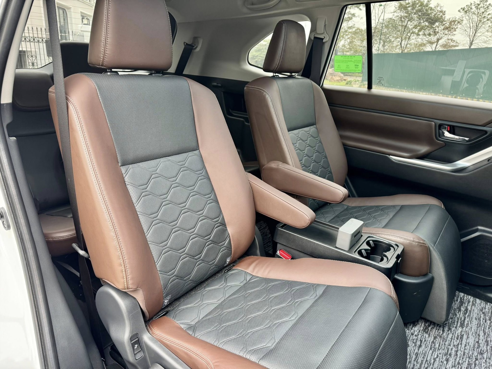 Toyota Innova Cross hybrid giảm gi&aacute; c&ograve;n 960 triệu đồng sau khi &aacute;p thuế mới: Giữ nguy&ecirc;n trang bị, rẻ hơn Custin bản 'full'- Ảnh 7.